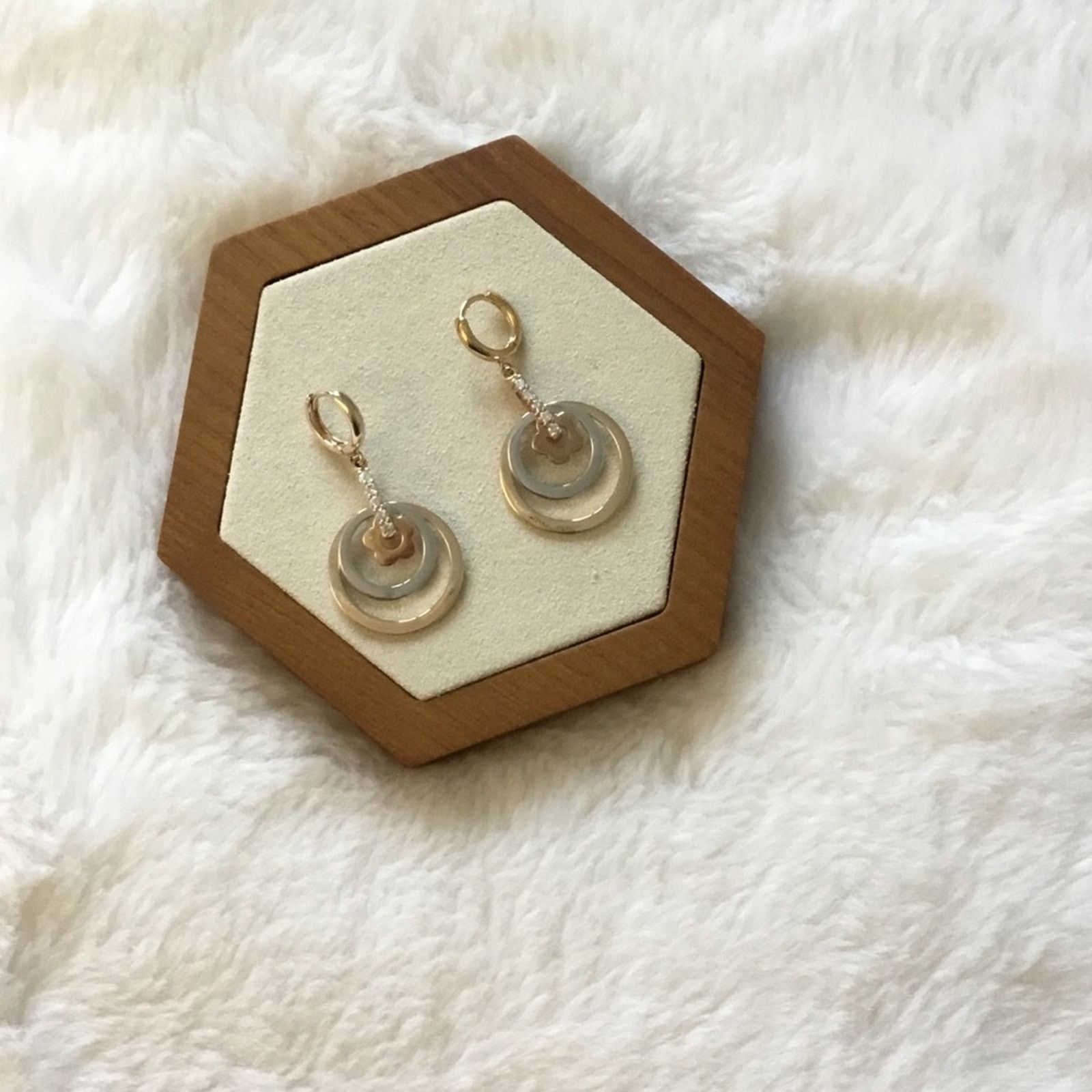 Other Gold Round Dangling Daisy Flower Earrings Size ONE SIZE - 3 Thumbnail