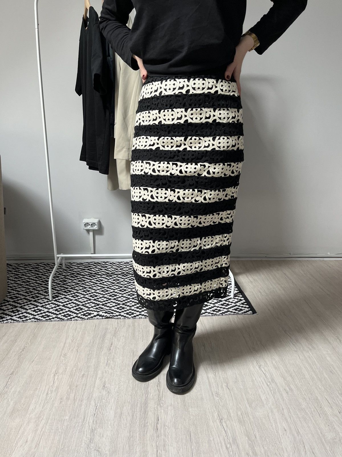 Burberry Prorsum Burberry Prorsum Midi Lace Skirt Size 38 Italy podium Size 26" / US 2 / IT 38 - 13 Thumbnail