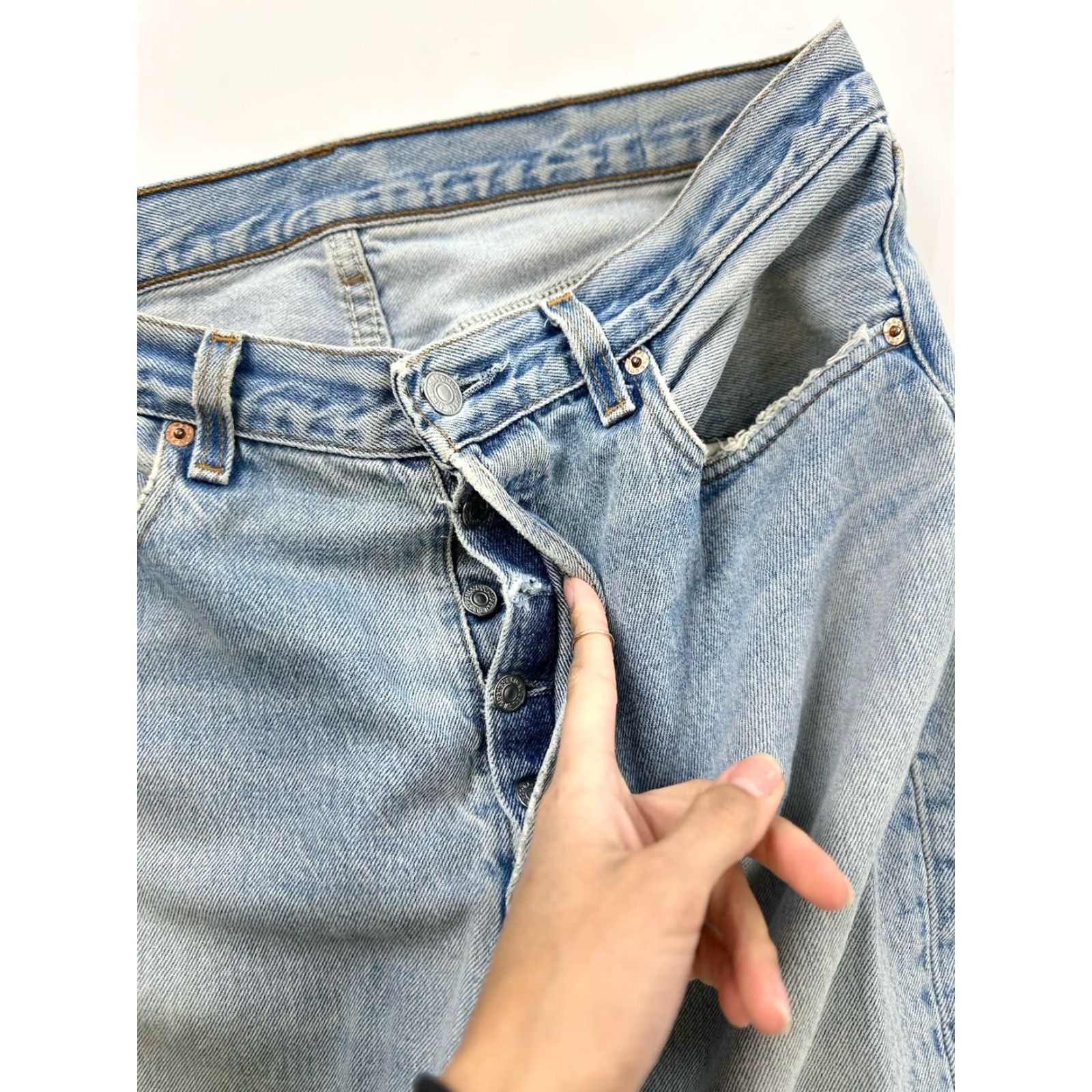 Levi's VINTAGE Levi’s 501 Jeans Mens 33x26 Distressed USA Blue Straight Classic 501 Model Men Jeans Size US 33 - 7 Thumbnail