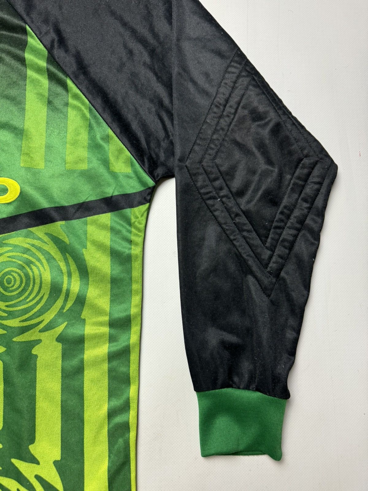 Umbro × Vintage Rare vintage Umbro Manchester United GK soccer jersey Size US S / EU 44-46 / 1 - 7 Thumbnail