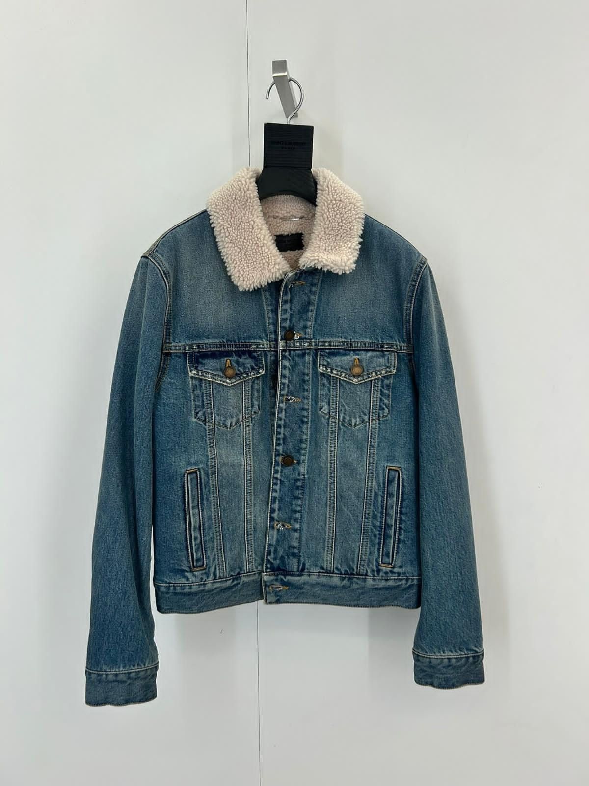 Jacket with a pointed shearling collar and button closure