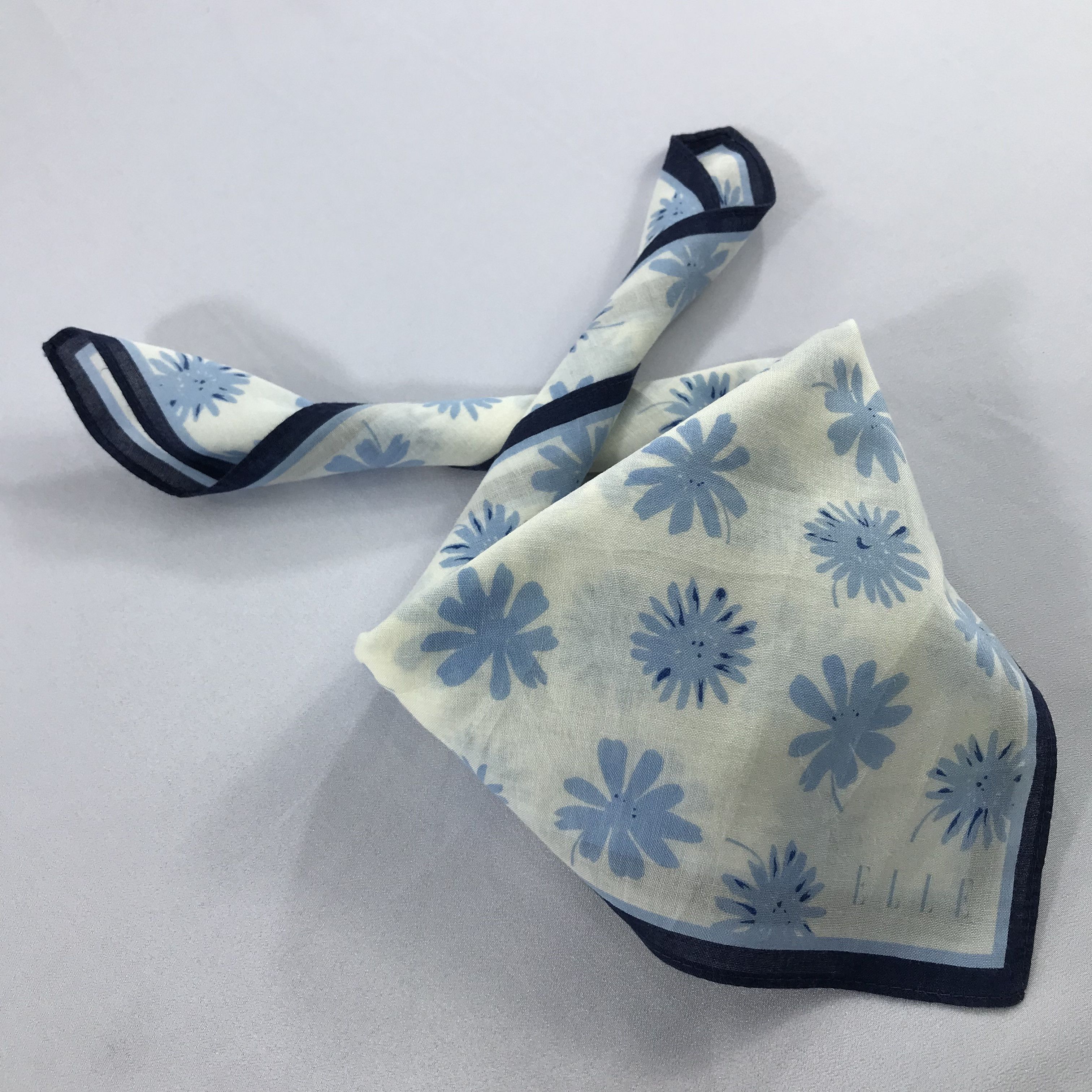 Vintage Elle Bandana / Handkerchief / Neckerchief - S2566 Size ONE SIZE - 4 Thumbnail