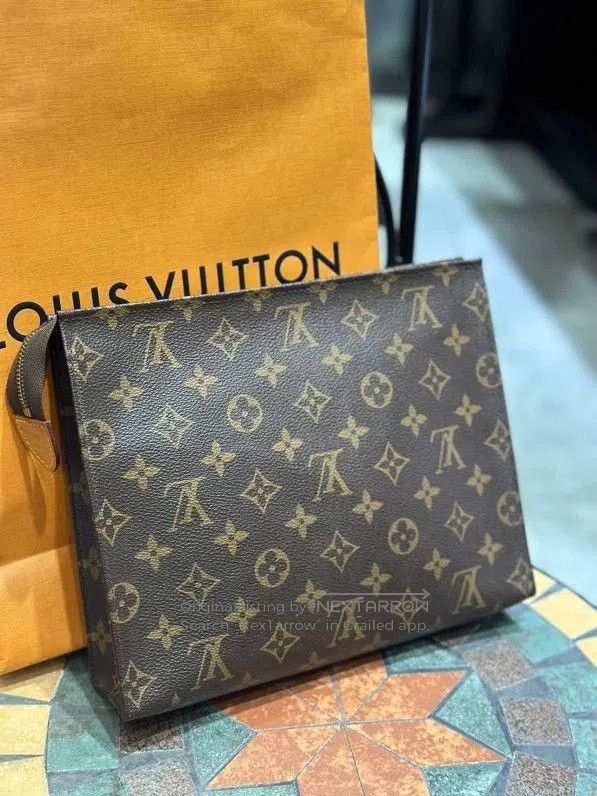 Louis Vuitton Louis Vuitton 19 Toiletry Pouch. Size ONE SIZE - 2 Thumbnail