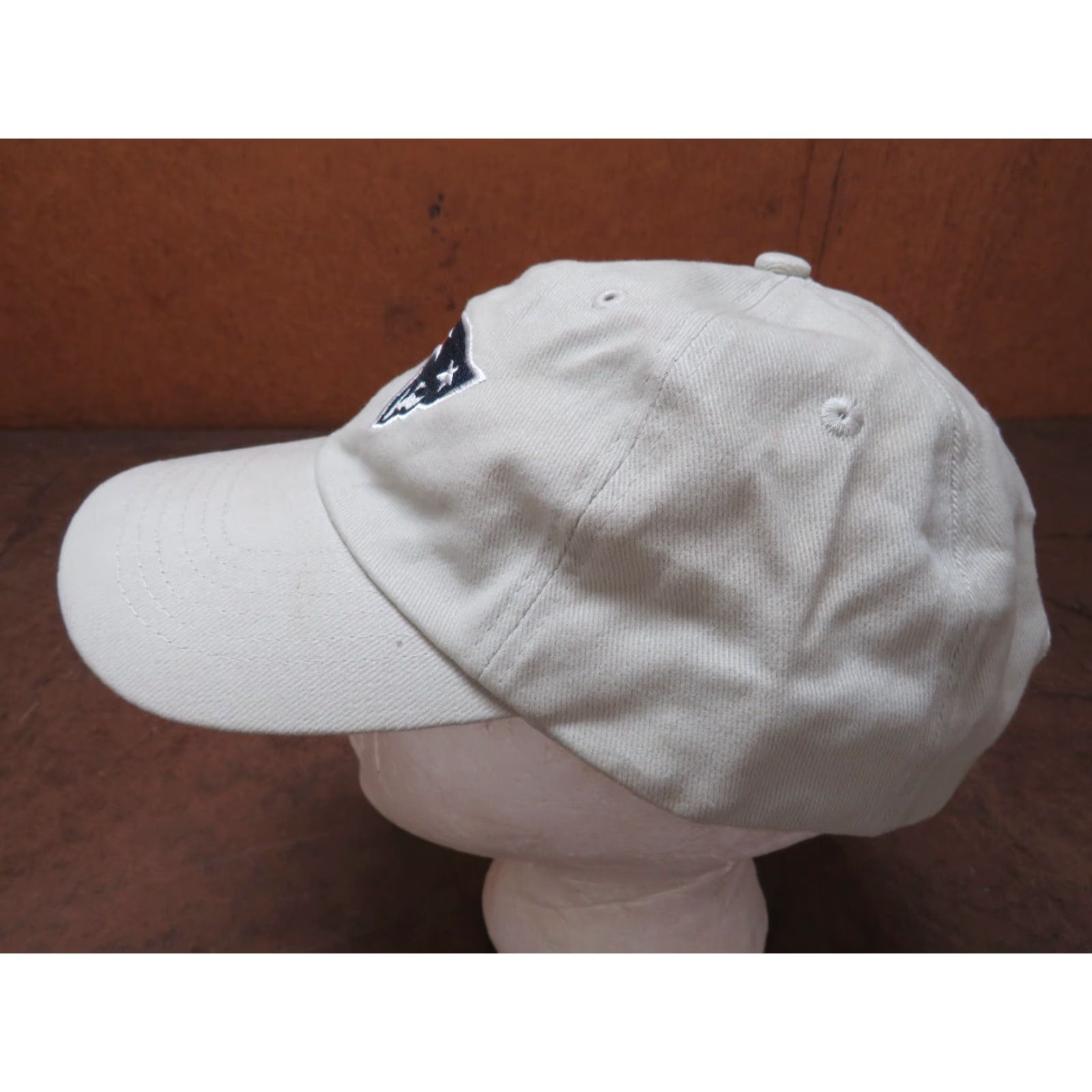 NFL VINTAGE New England Patriots Logo Embroidered NFL Baseball Cap Men One Size Beige Adjustable Unworn Size ONE SIZE - 2 Thumbnail