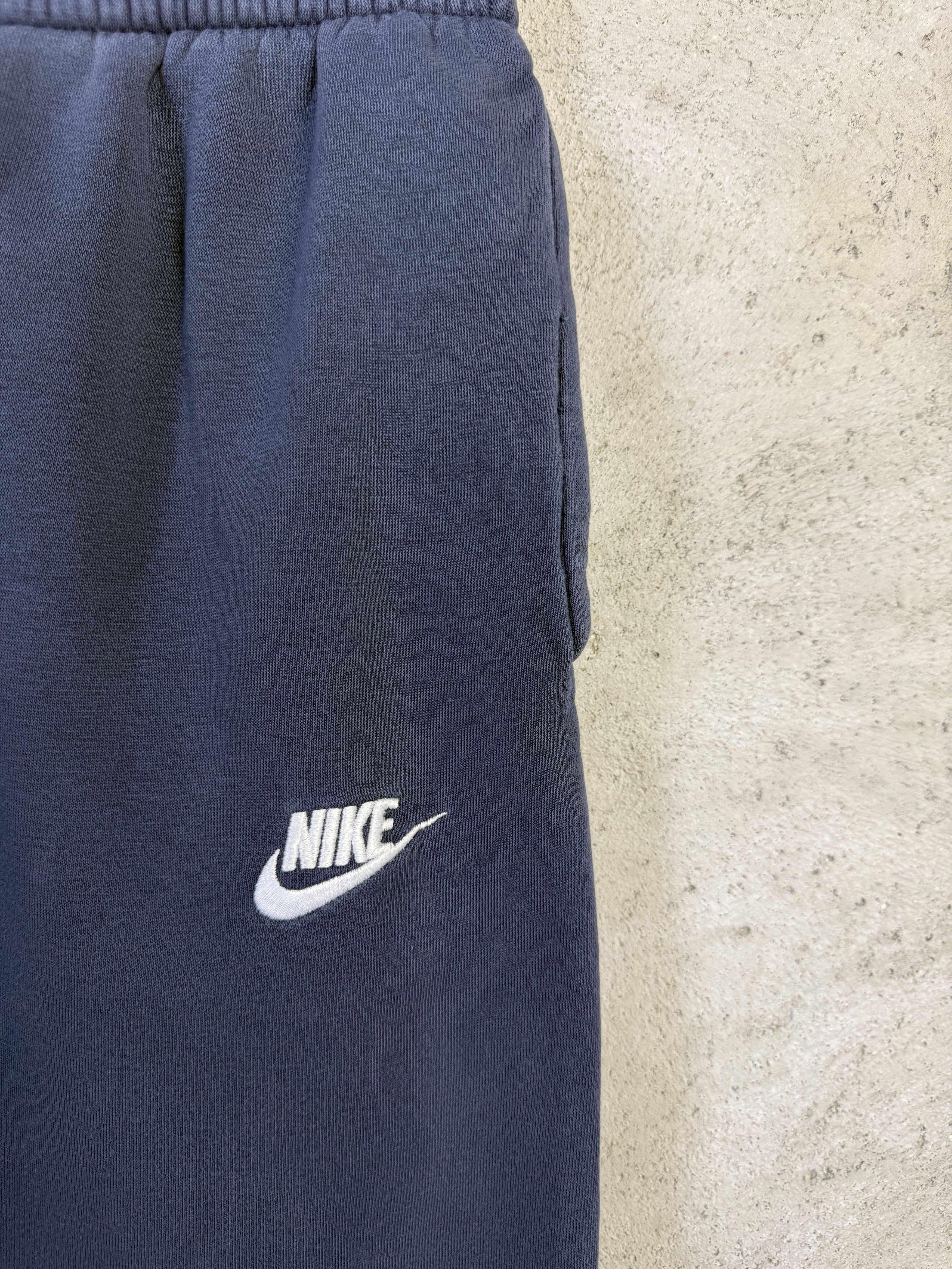 Nike Nike small logo swoosh sweatpants joggers skate rap Size US 30 / EU 46 - 2 Thumbnail