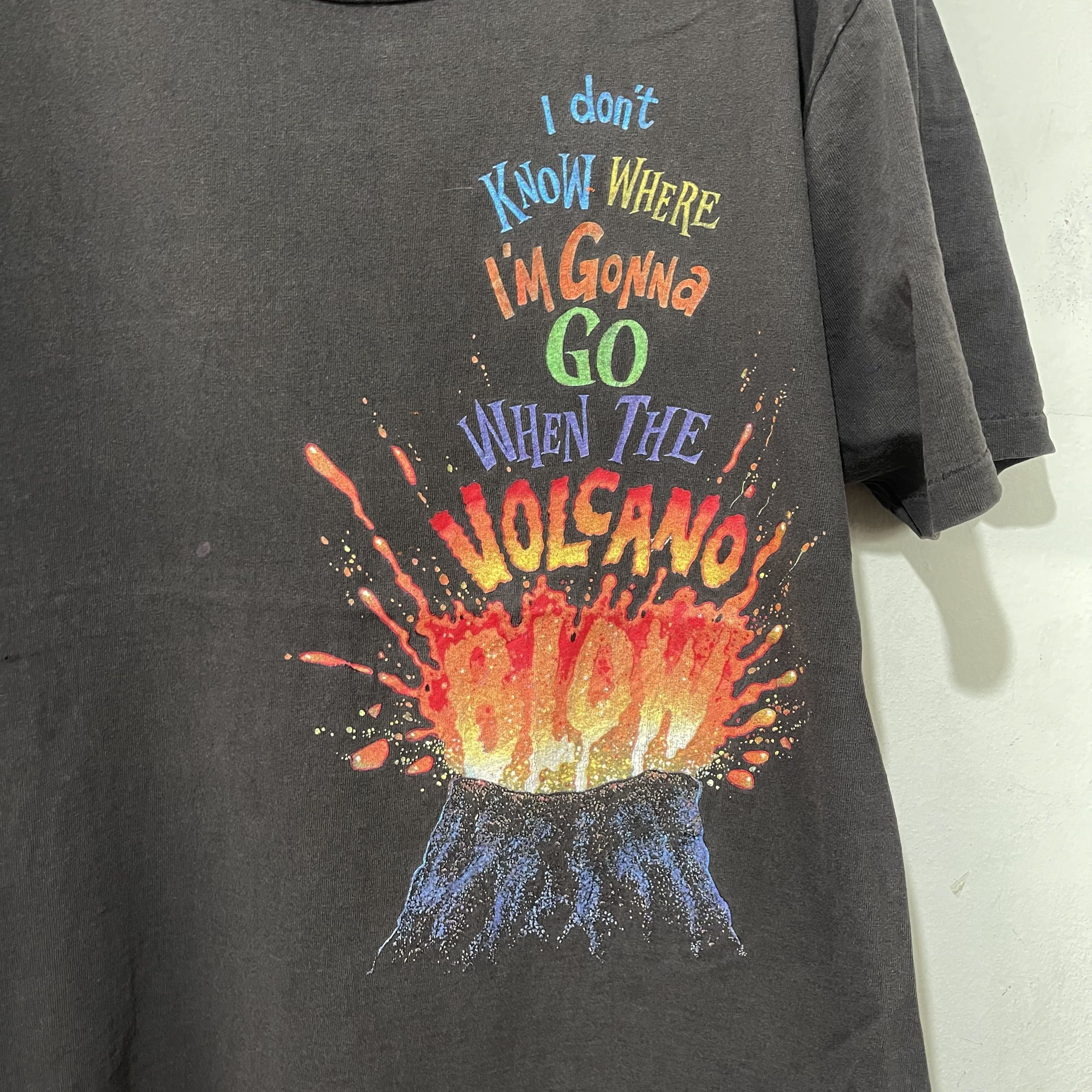 Vintage Vintage 90s Caribbean Soul Tropical Volcano T-Shirt Size US L / EU 52-54 / 3 - 5 Thumbnail