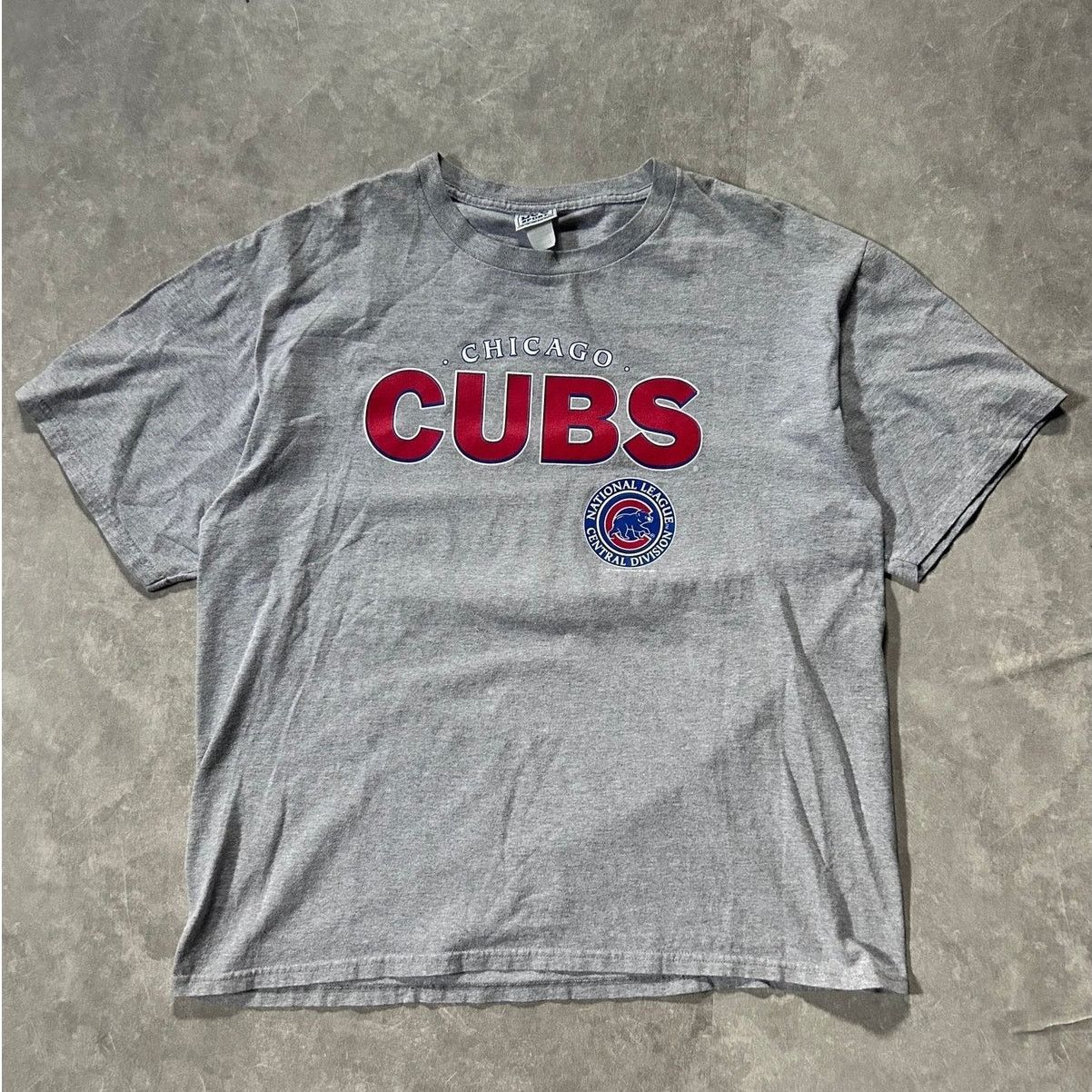 Lee 2000s Vintage Chicago Cubs Lee Sports Grey T Shirt Size XL Size US XL / EU 56 / 4 - 1 Thumbnail