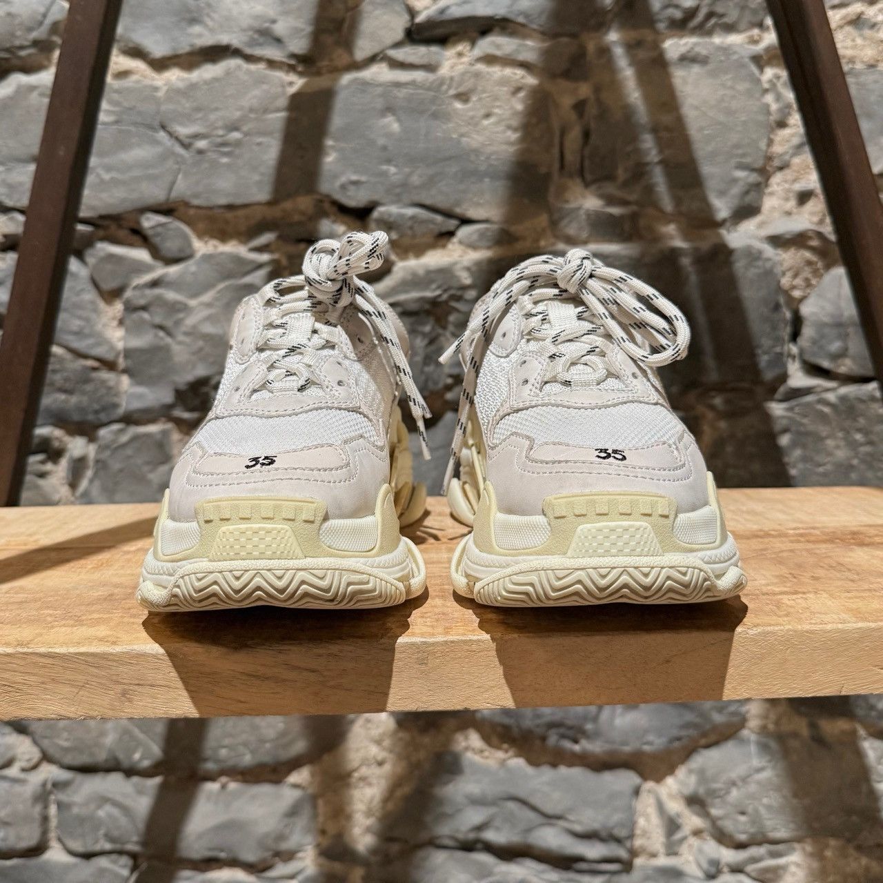 Balenciaga Balenciaga White Triple S Chunky Sneakers Size US 5 / IT 35 - 2 Thumbnail