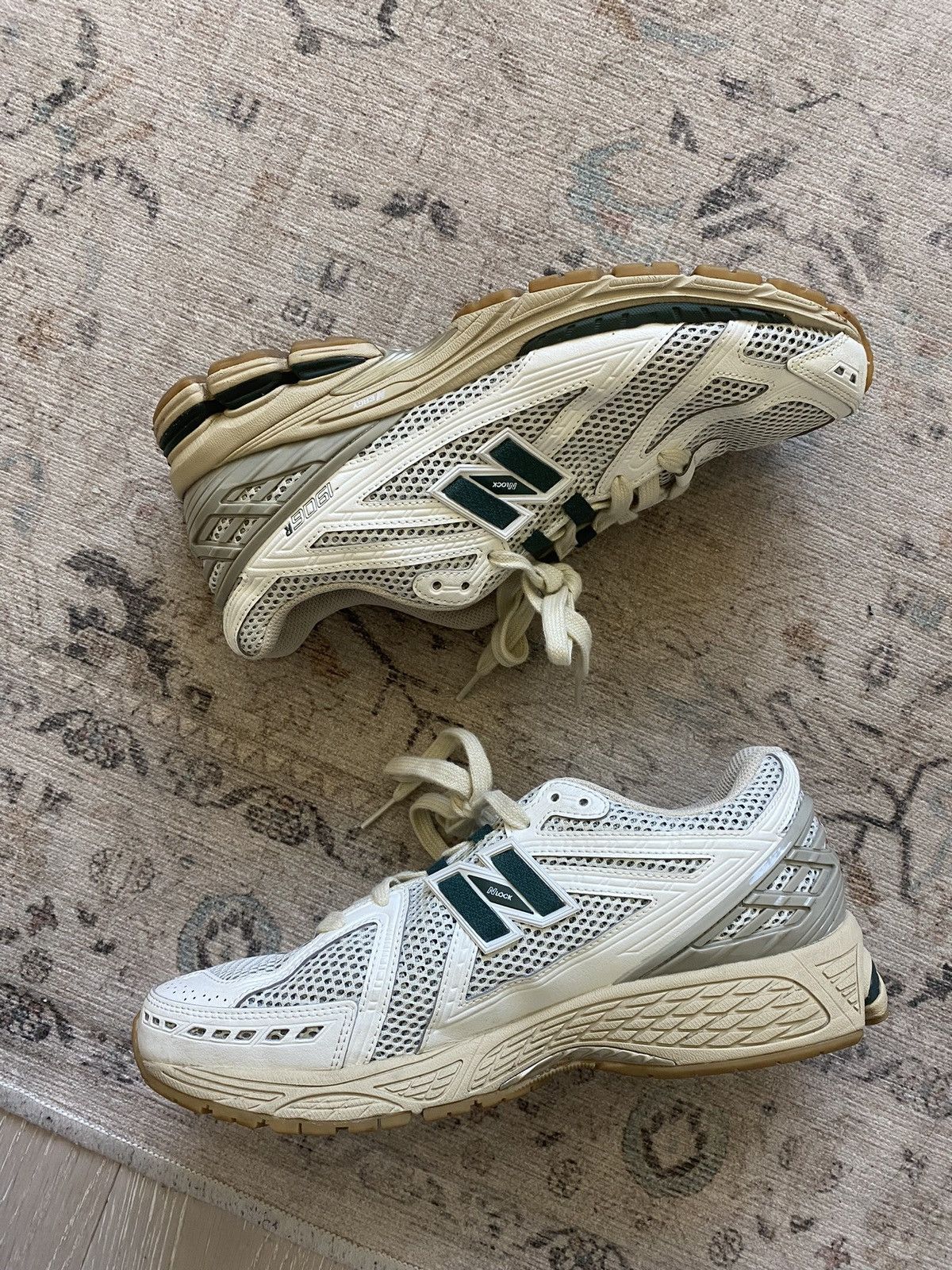 New Balance New Balance 1609r Size US 11 / EU 44 - 2 Thumbnail