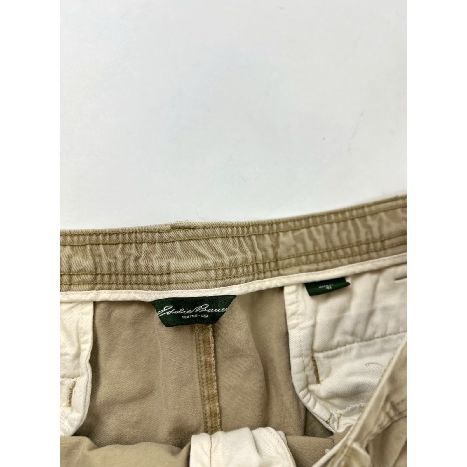Eddie Bauer Eddie Bauer Shorts Mens 42 Beige Chino 8" Inseam Mid Rise Pleated Stretch Outdoor Size US 42 / EU 58 - 6 Thumbnail