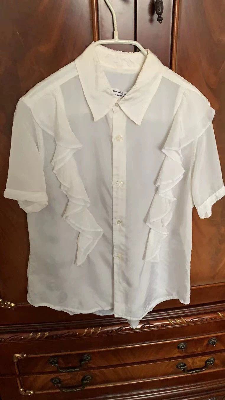 Comme des Garcons Comme Des Garcons A white shirt with short sleeves Size XS / US 0-2 / IT 36-38 - 1 Thumbnail