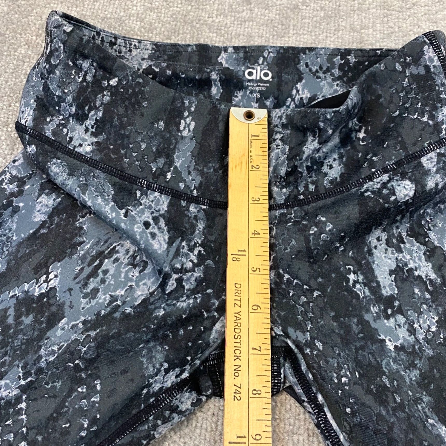 Alo ALO Leggings Womens XS Black Gray Snakeskin Print Stretch 27" W 27" In Yoga Size 26" / US 2 / IT 38 - 7 Thumbnail