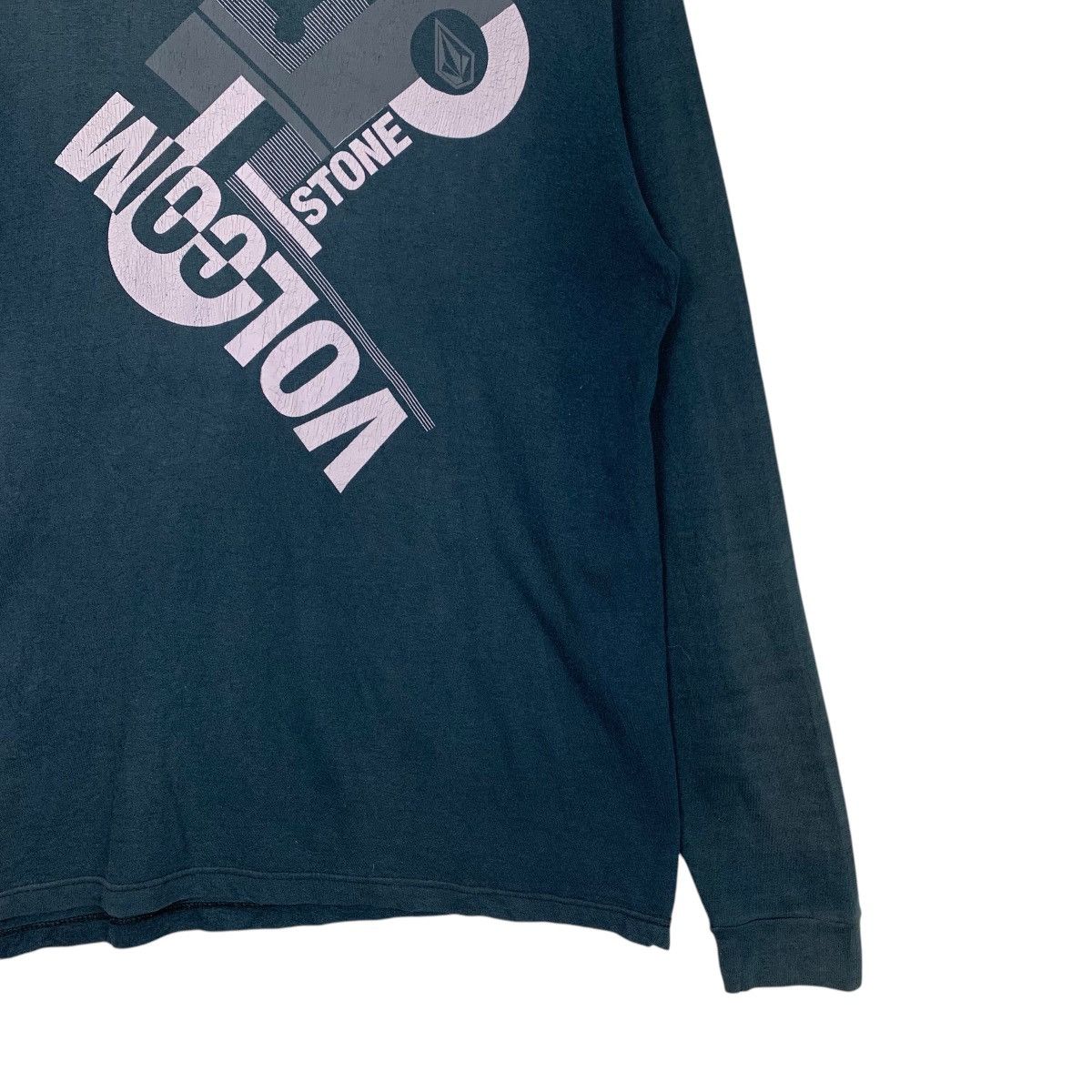 Volcom 90’s Trashed VOLCOM Big Logo Long Sleeve Tees #2603-C117 Size US M / EU 48-50 / 2 - 4 Thumbnail