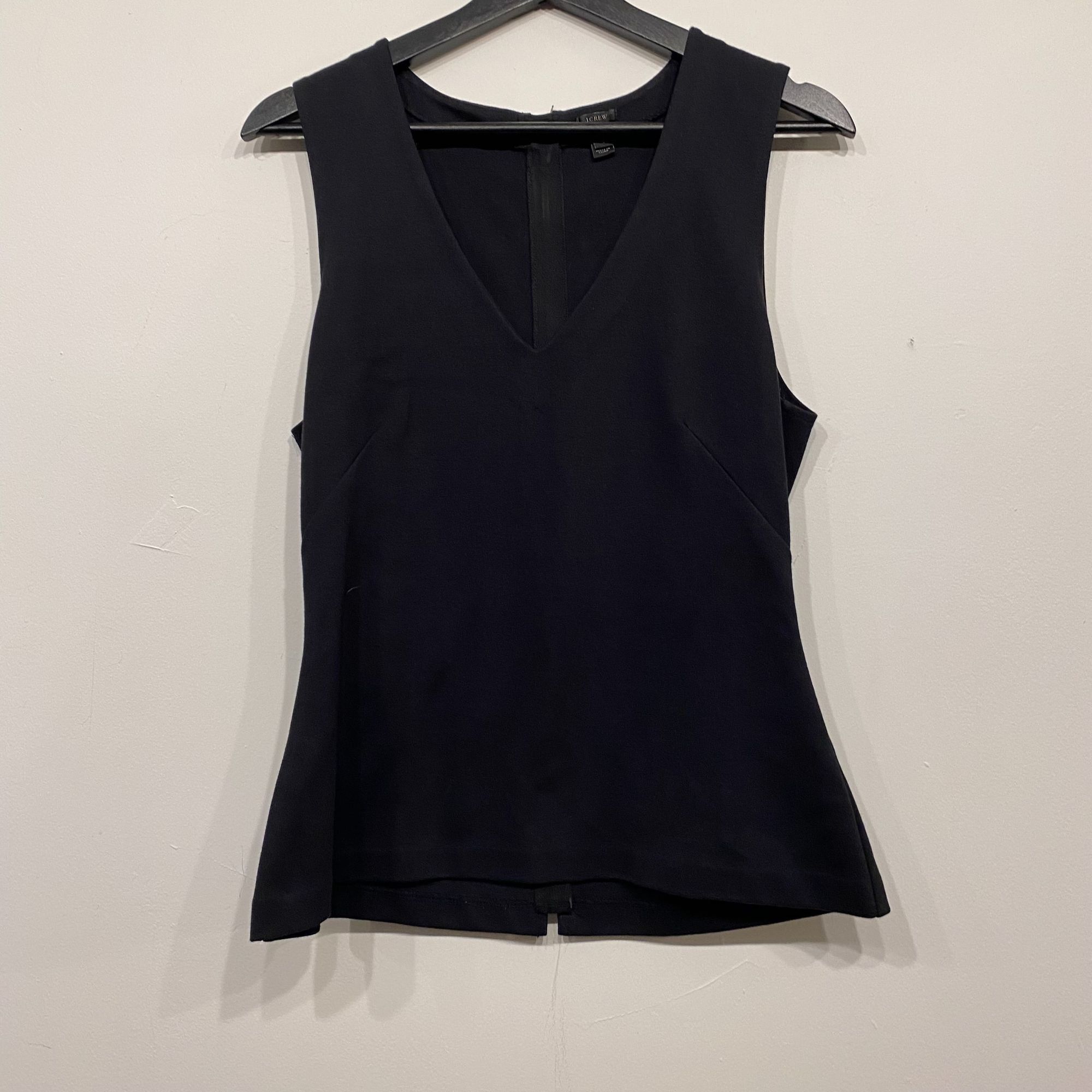 J.Crew J.Crew Structured V-Neck Shell Tank Top in Black Size Small Size S / US 4 / IT 40 - 1 Thumbnail