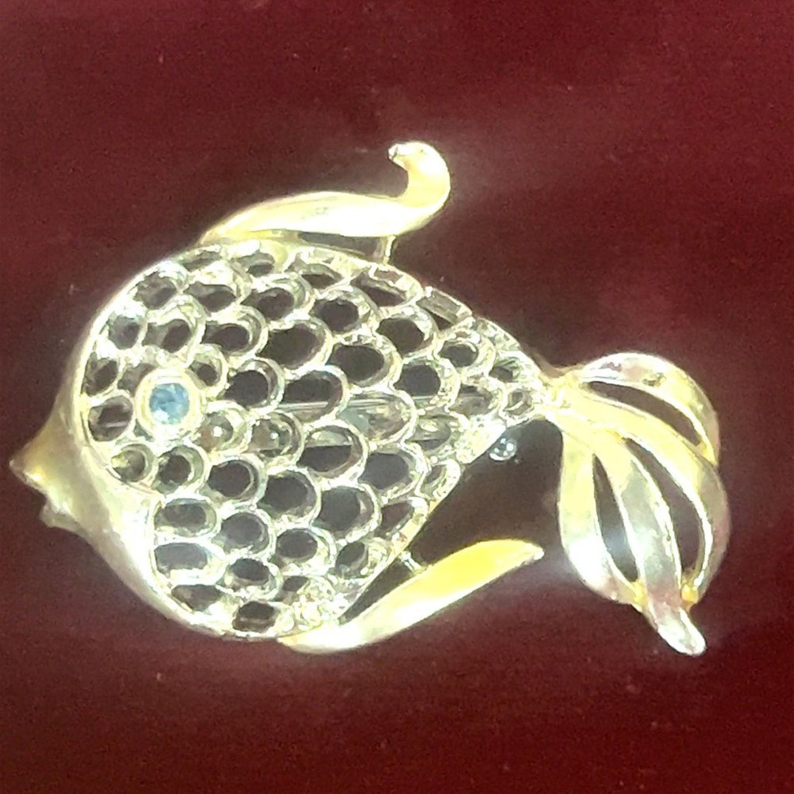 & Other Stories Vintage - JJ Silvertone Scaled Fish Blue Rhinestone Brooch Size ONE SIZE - 1 Thumbnail