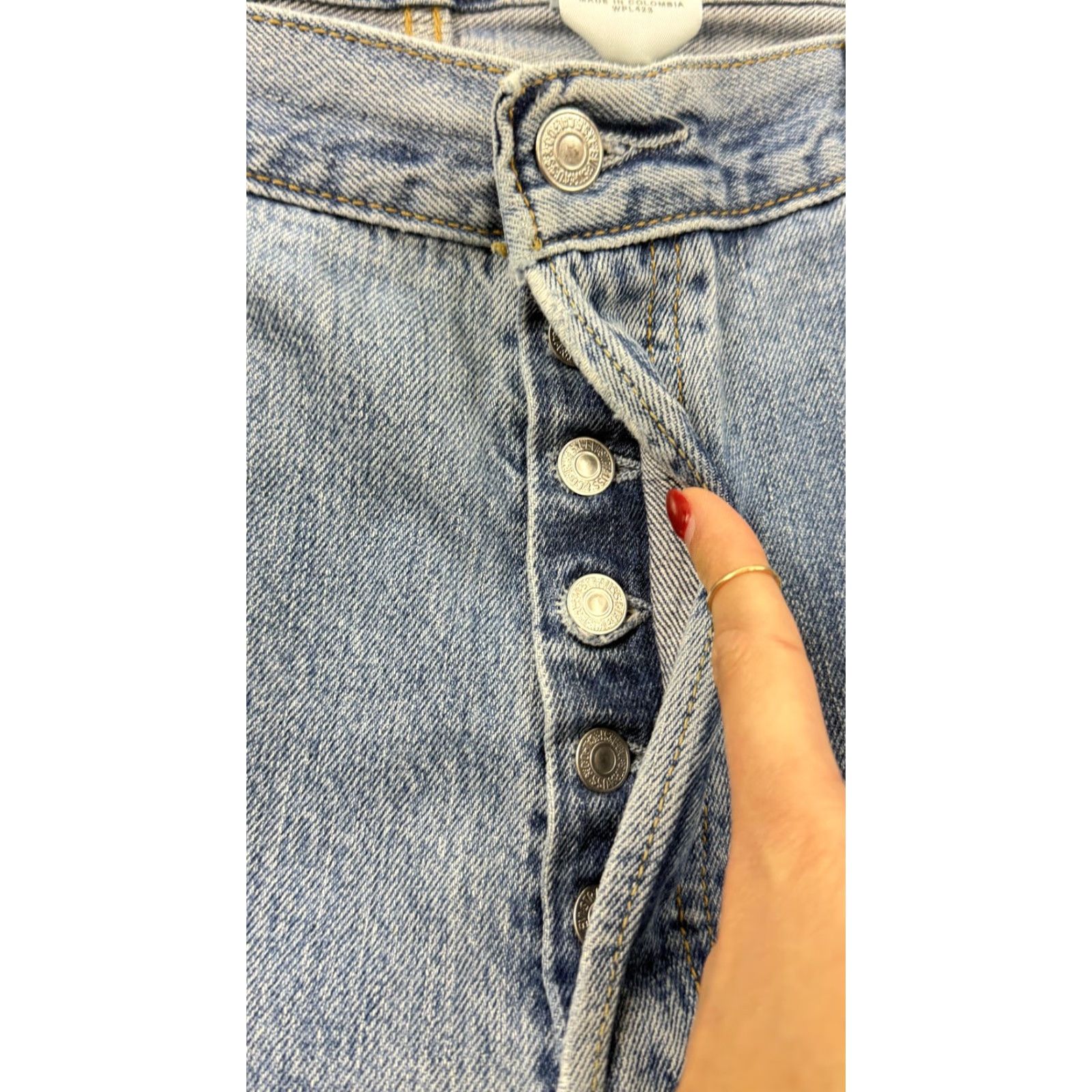 Levi's VINTAGE Levi's 501 Jeans Mens 40x30 Blue Button Fly Relaxed Straight Denim 100% Cotton Size US 39 - 5 Thumbnail