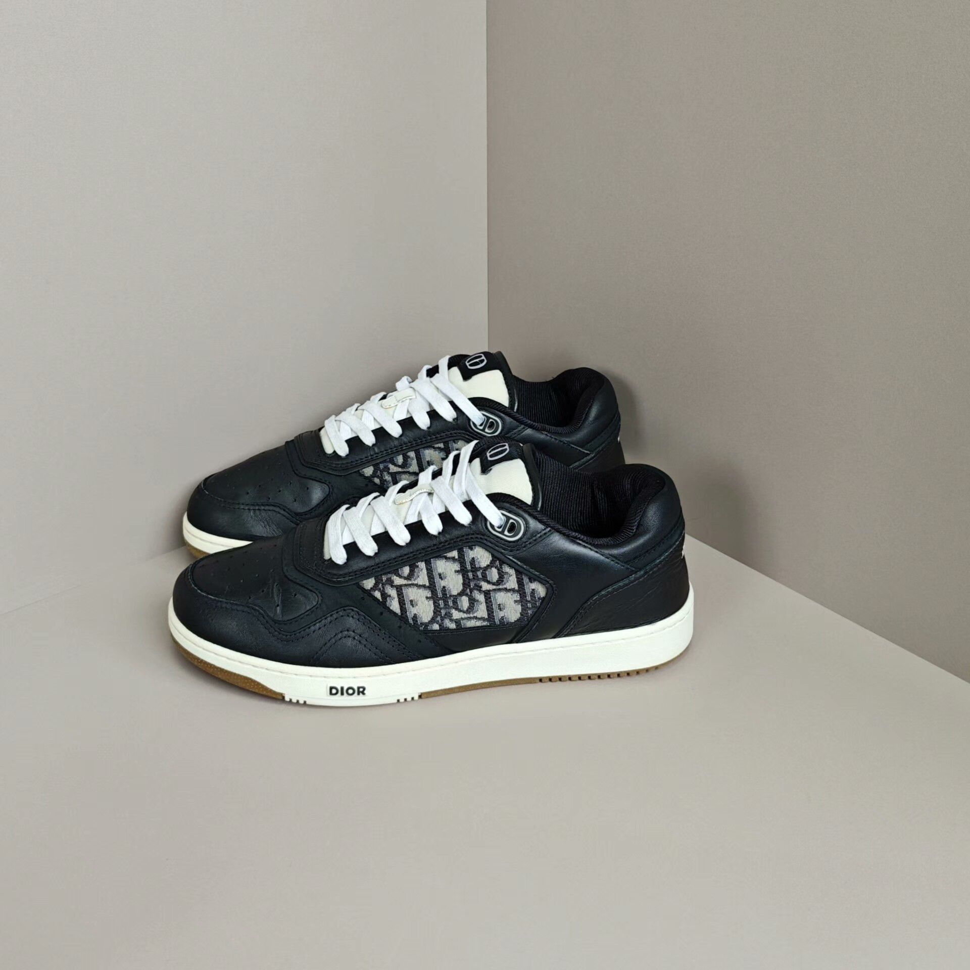 Dior Dior Lowtop Sneakers 8 Men Size US 8 / EU 41 - 1 Thumbnail