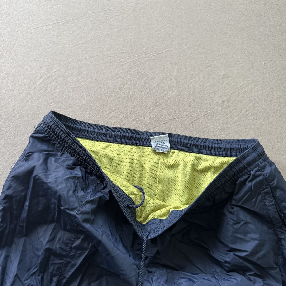 Old Navy Vintage Old Navy Nylon Windbreaker Pants Size US 37 - 5 Thumbnail