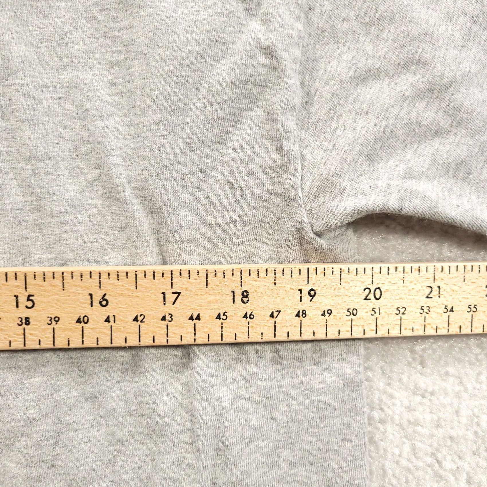 Champion Champion Mens Shirt Large Gray Spell Out Short Sleeve Basketball Logo Shirt Men L Gray 90s Vintage Not N/A Size US L / EU 52-54 / 3 - 4 Thumbnail
