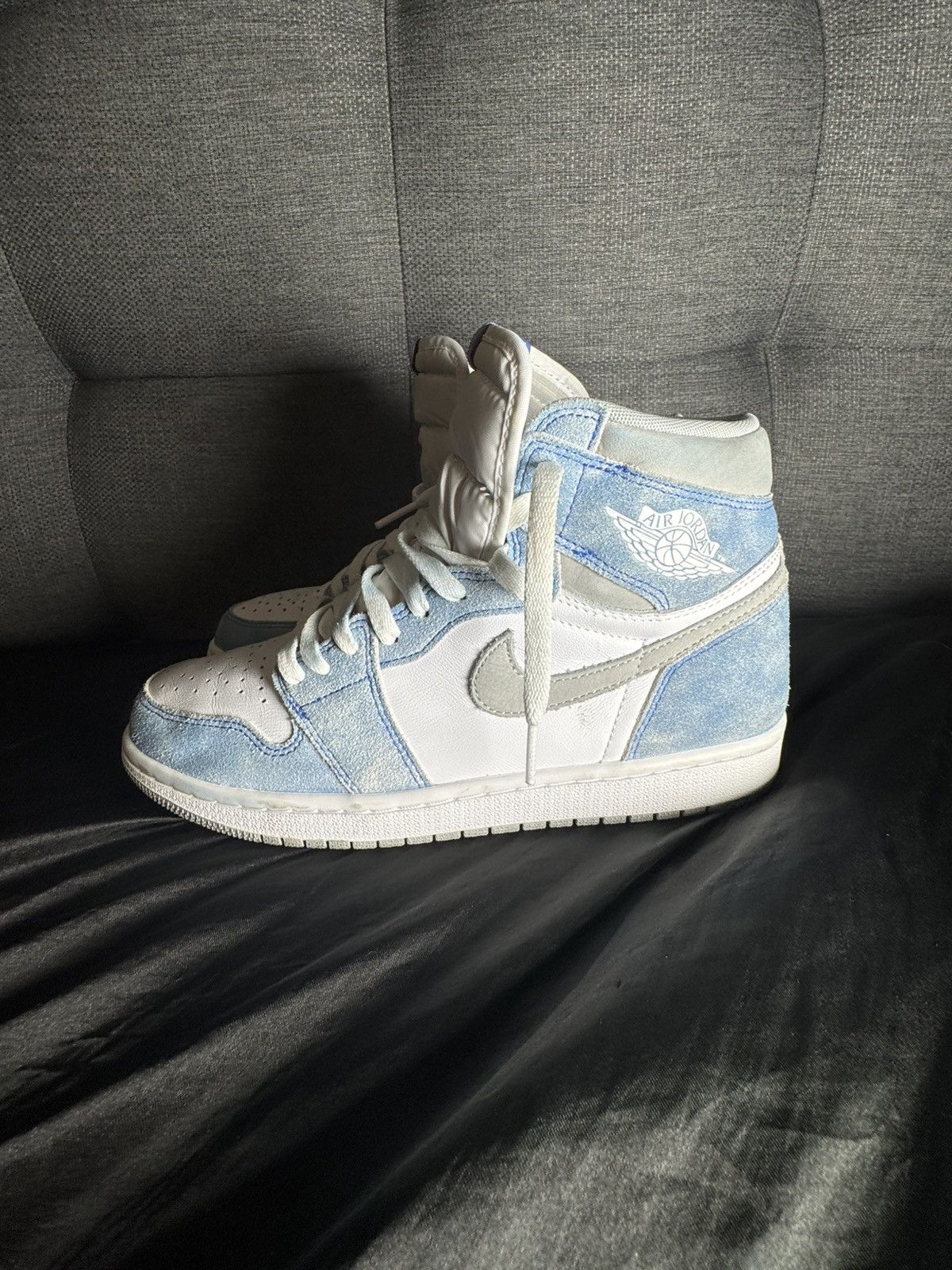 Jordan Brand Nike Air Jordan 1 Retro High OG Hyper Royal Size US 9.5 / EU 42-43 - 2 Thumbnail