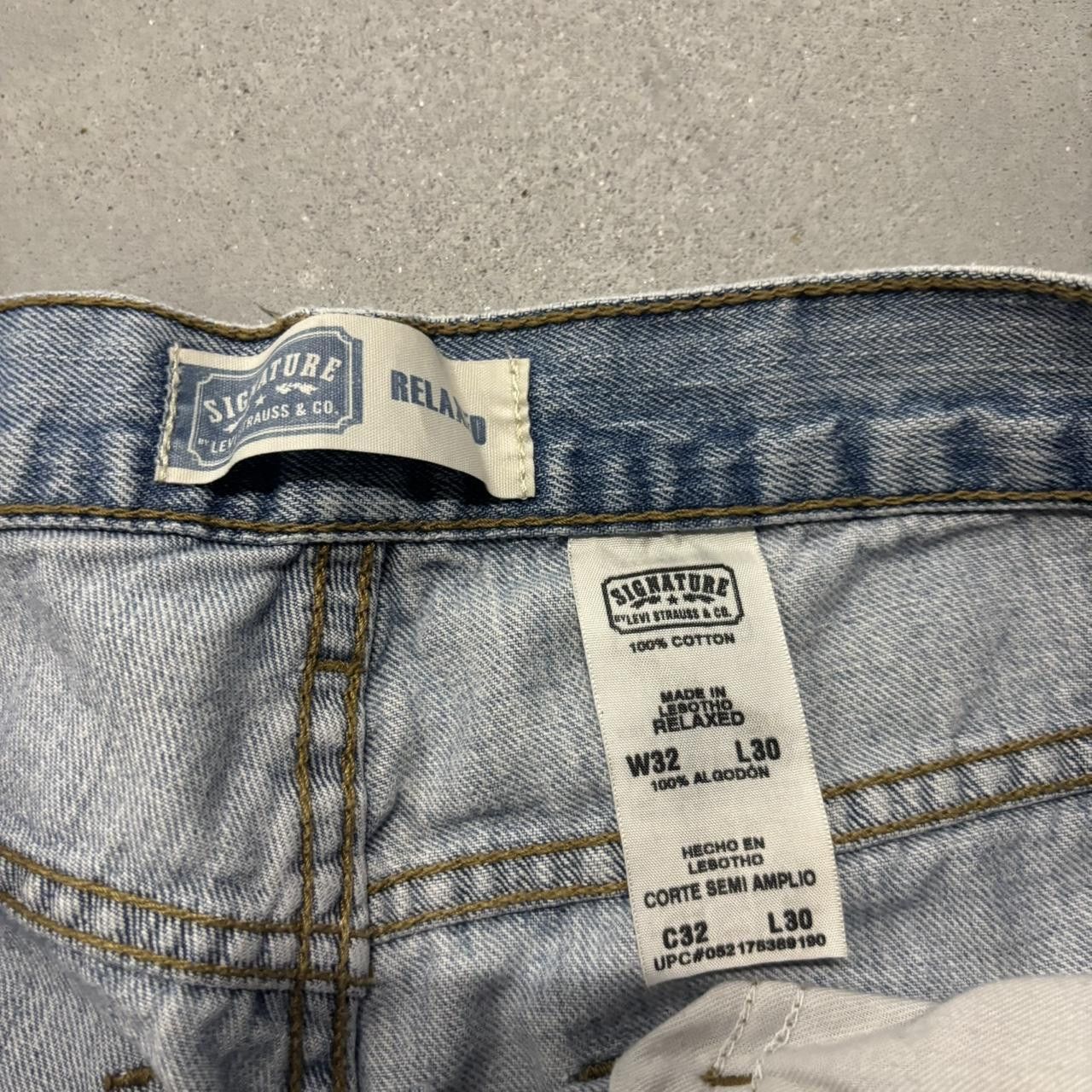 Levi's × Vintage Crazy Vintage Y2K/2000s Faded Light Wash Levi’s Essential Denim Jeans! Size US 31 - 8 Thumbnail