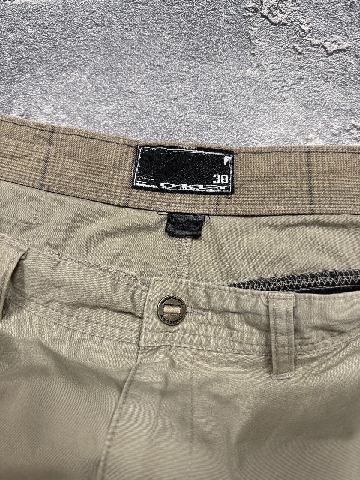 Oakley × Vintage Vintage Oakley distressed cargo Y2K shorts Size US 38 / EU 54 - 8 Thumbnail