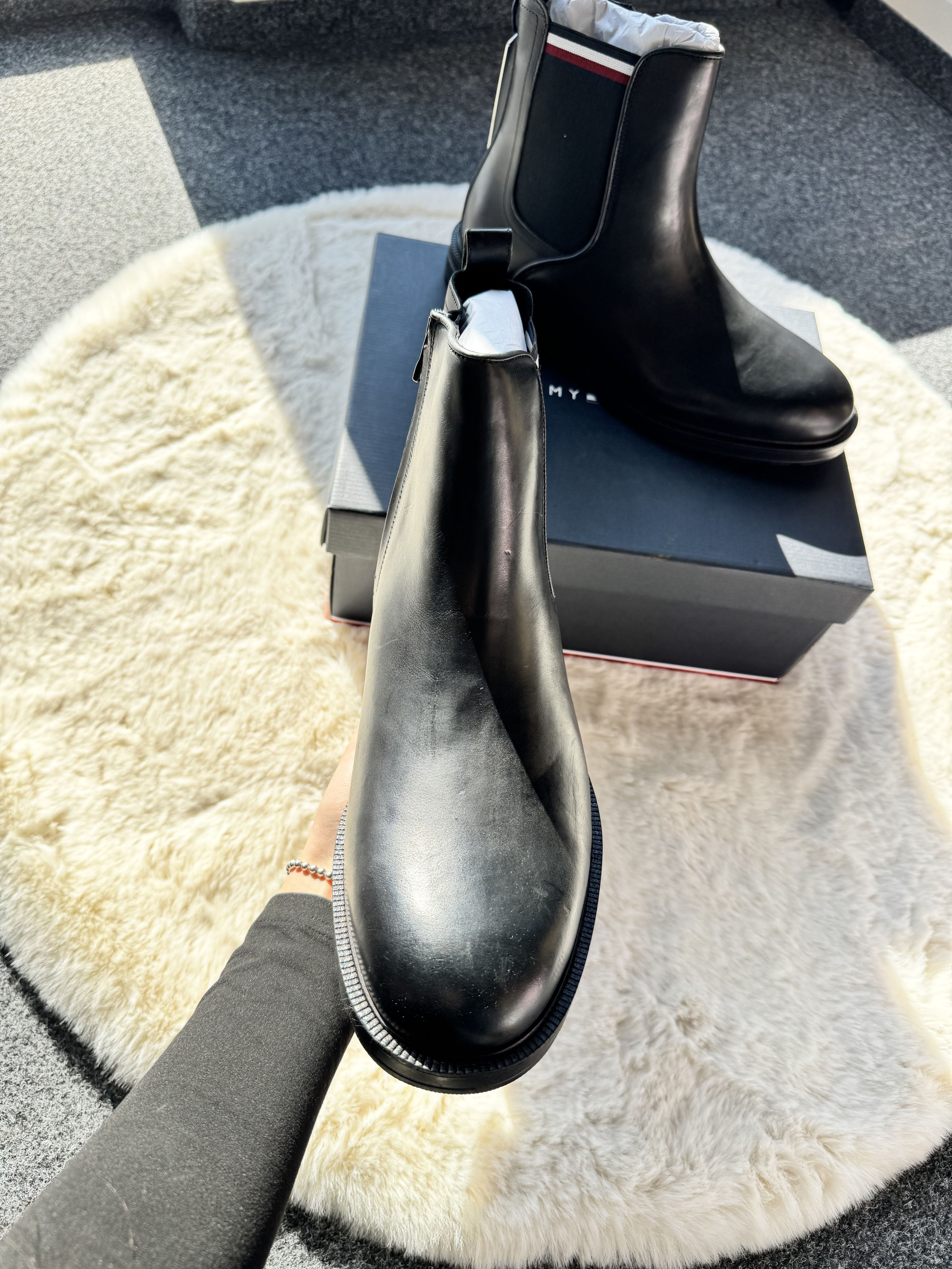 Tommy Hilfiger Tommy Hilfiger Cleated - Black leather ankle chelsea boots Size US 12 / EU 45 - 6 Thumbnail