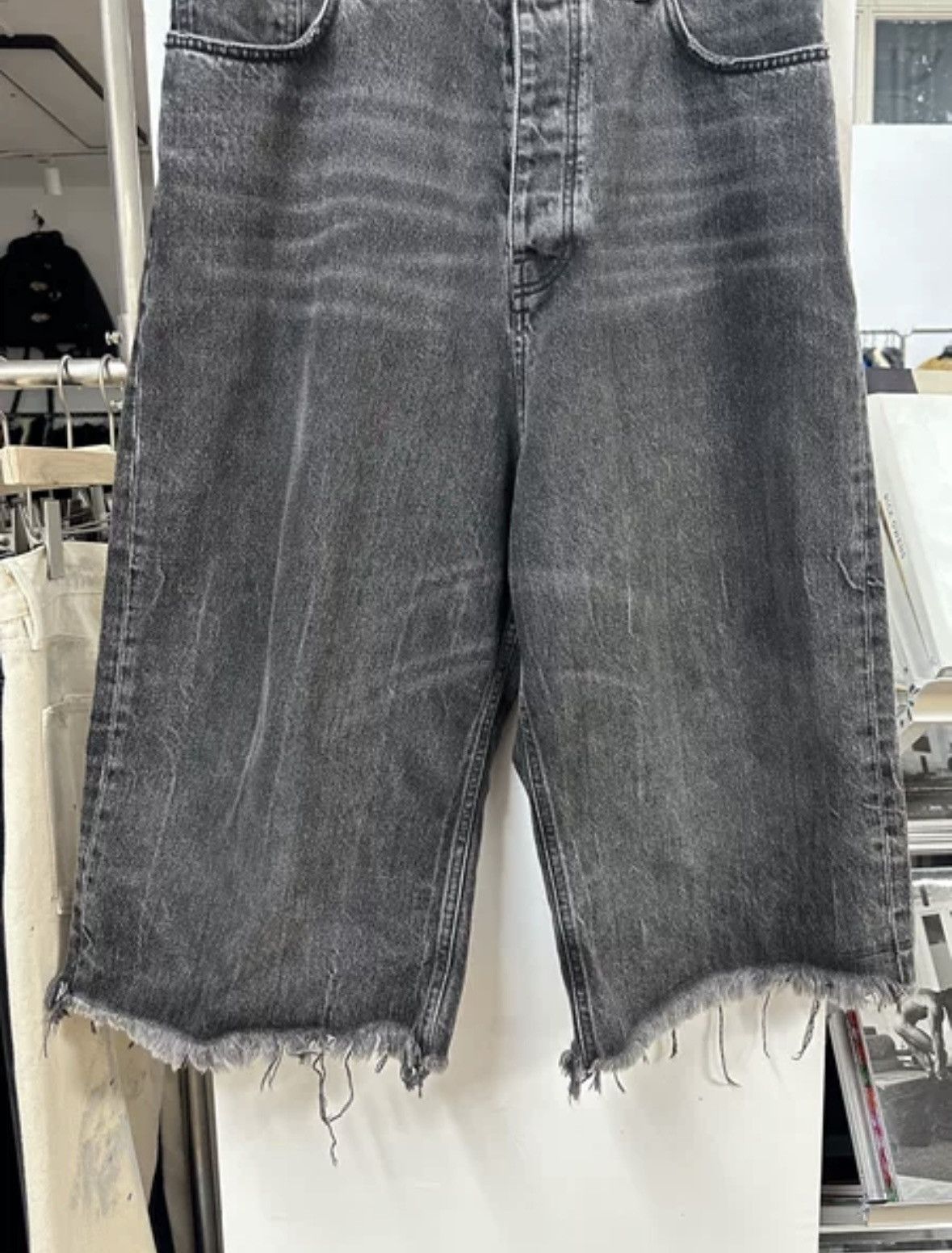 Balenciaga Balenciaga washed denim capri pants Size US 30 / EU 46 - 2 Thumbnail