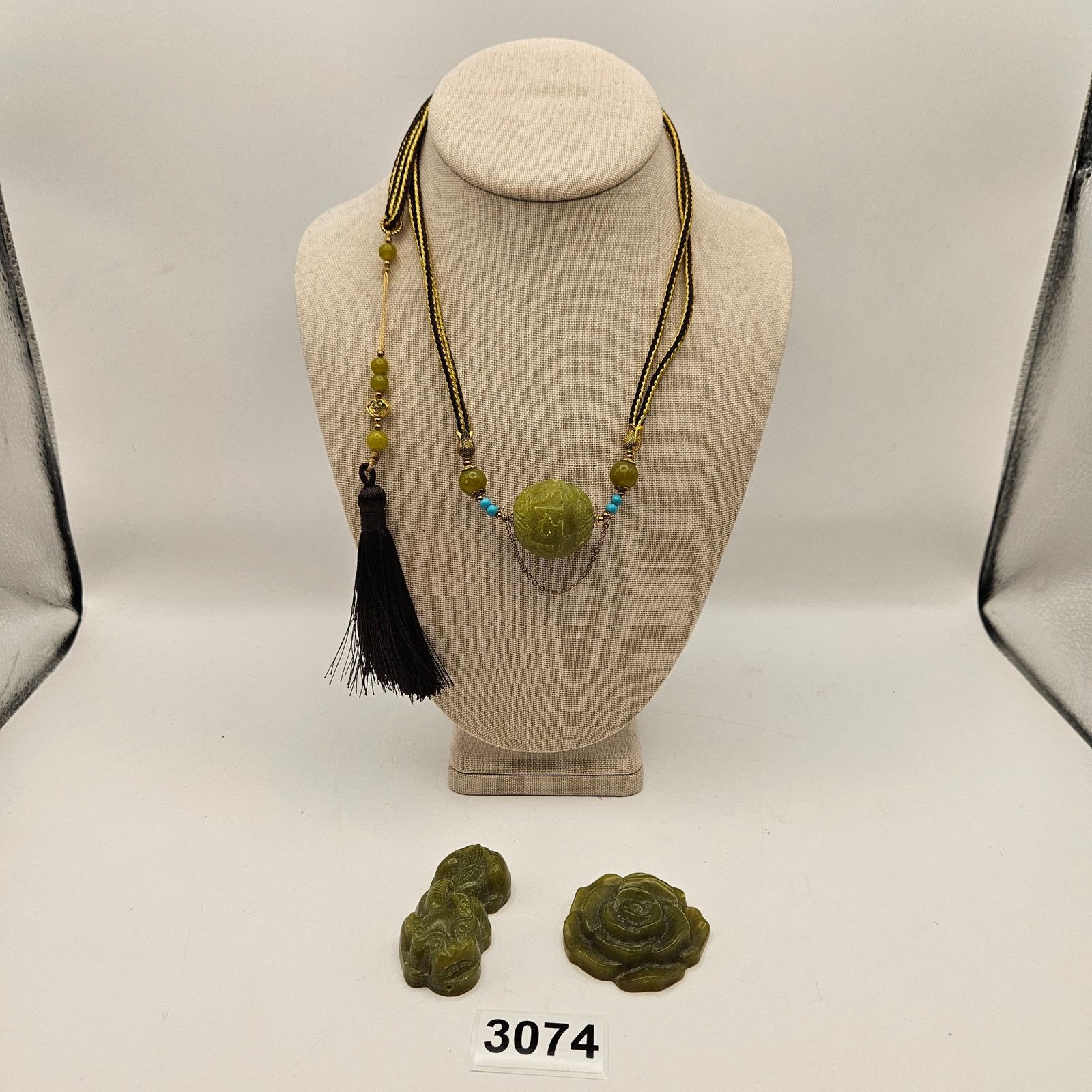 Other CHINESE CARVED GREEN JADE PENDANT NECKLACE TASSEL FOO DOG Size ONE SIZE - 1 Thumbnail