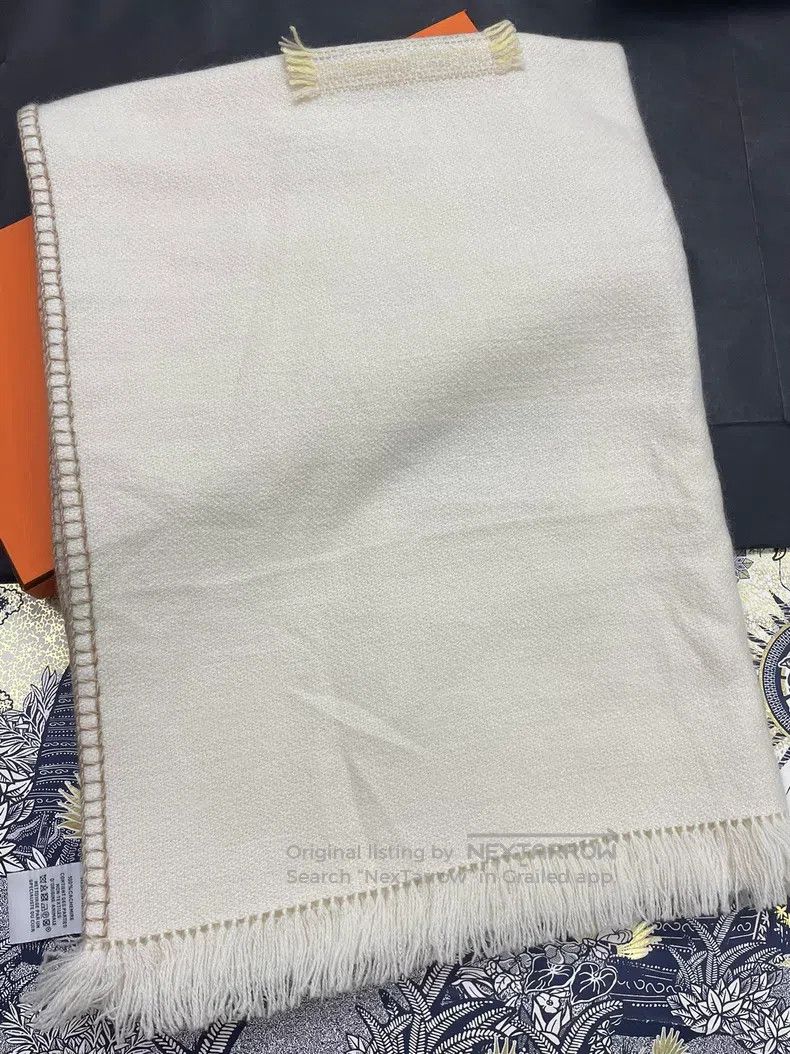 Hermes Hermes Beige Cashmere Fringe Scarf Size ONE SIZE - 1 Thumbnail