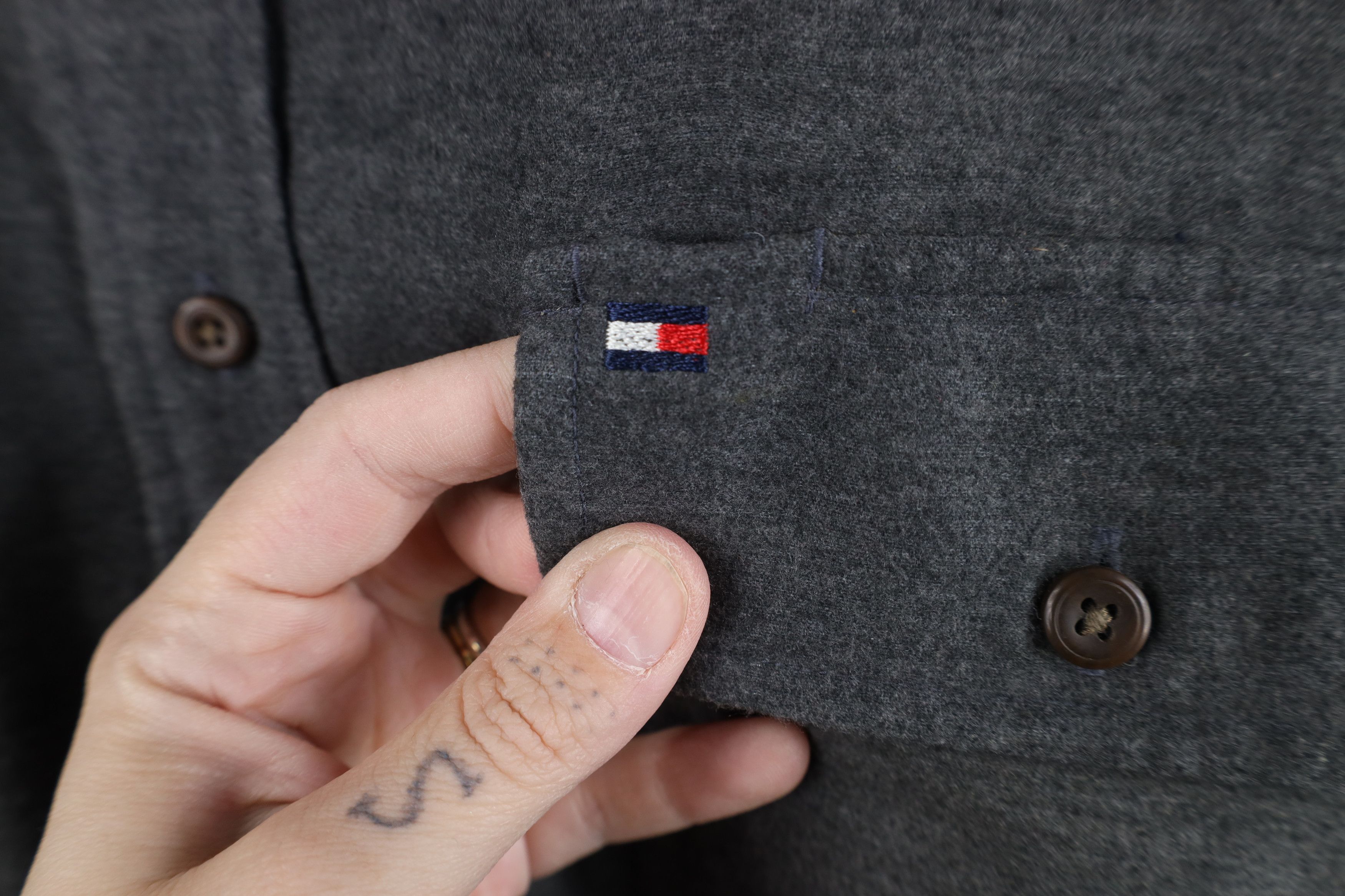 Tommy Hilfiger Vintage 90s Tommy Hilfiger Chamois Cloth Button Shirt Gray Size US XL / EU 56 / 4 - 4 Thumbnail
