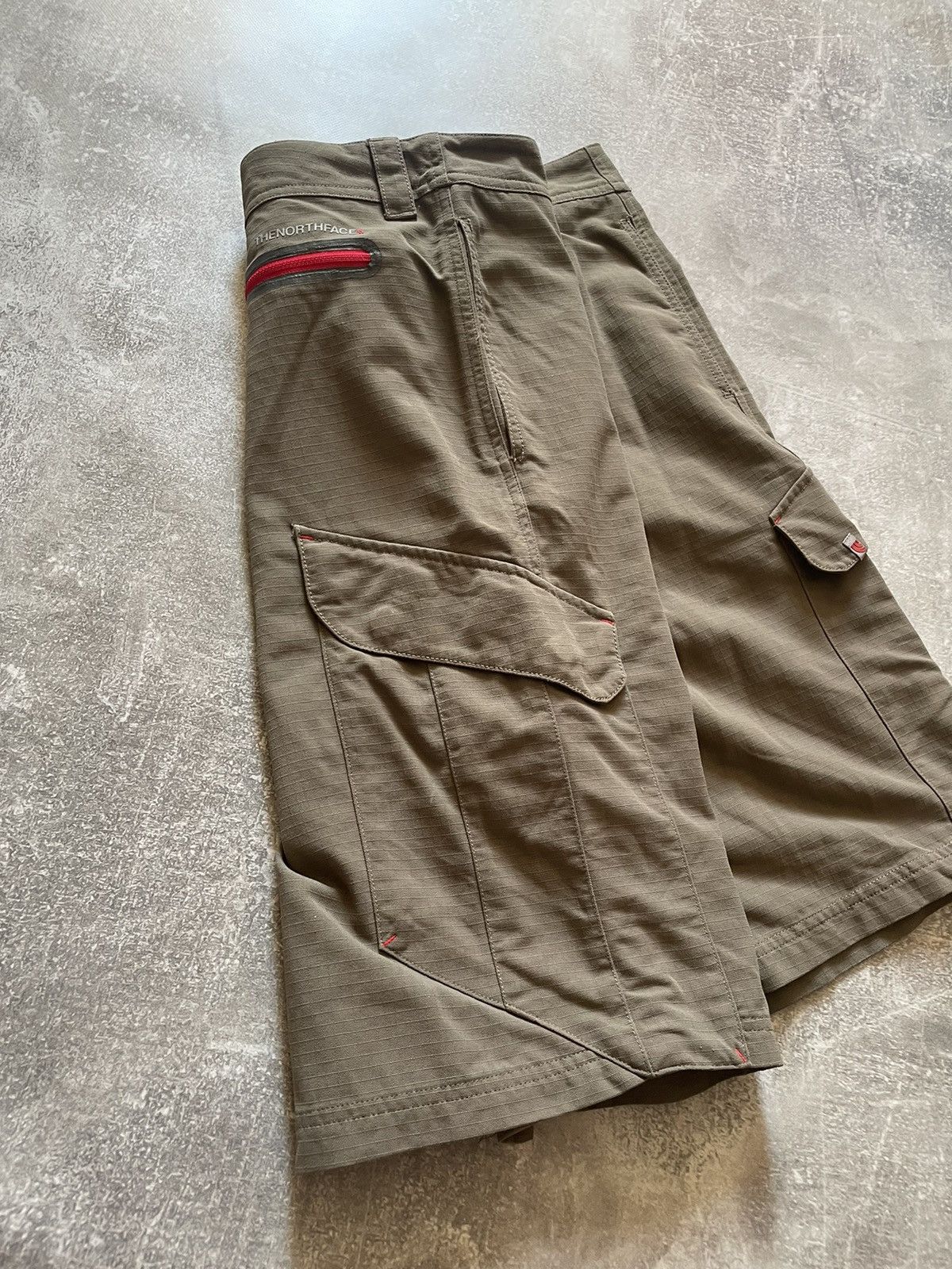 The North Face Vintage The North Face Cargo Shorts 32 Size US 32 / EU 48 - 4 Thumbnail