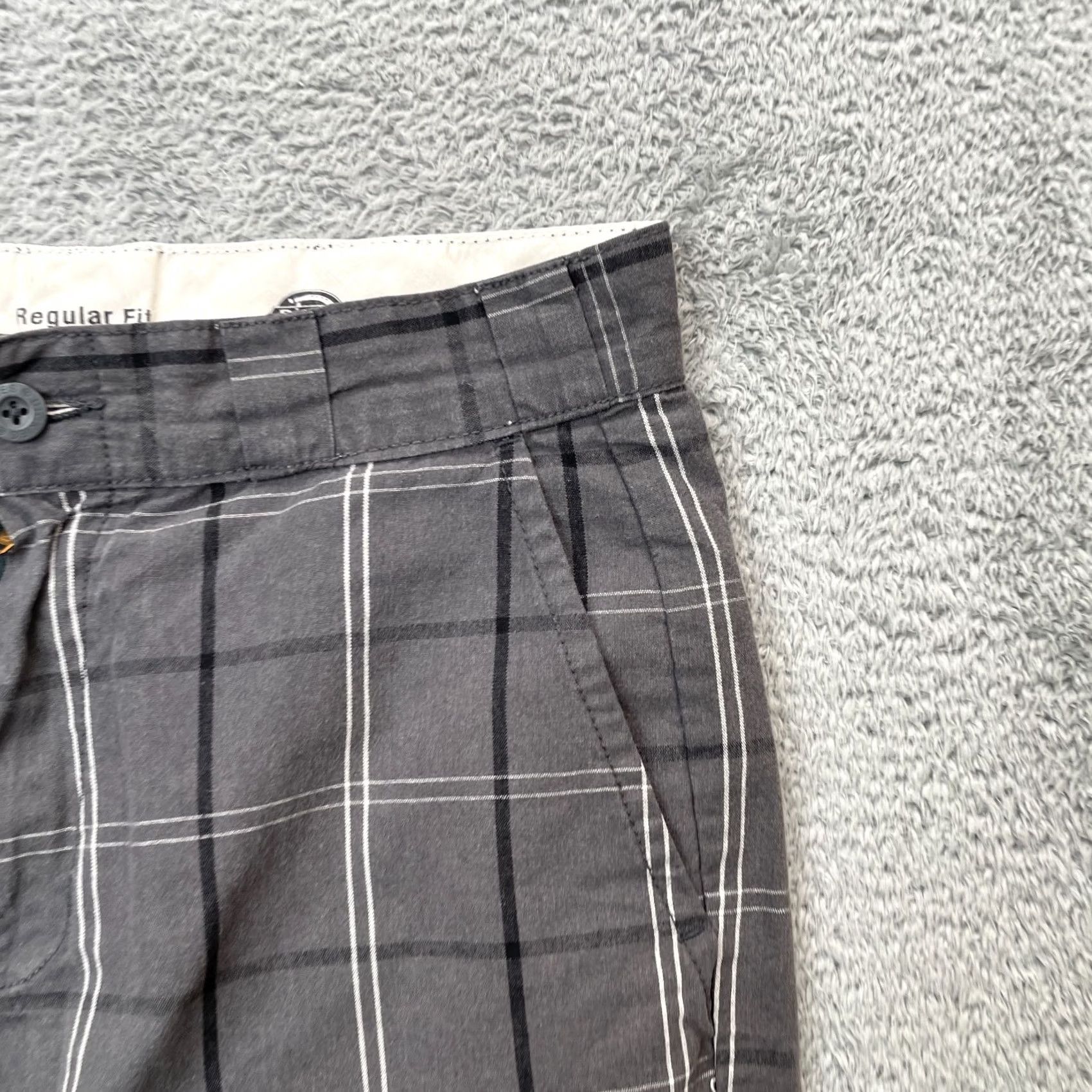 Dickies Dickies Shorts Mens 31 Gray Cargo Cotton Regular Fit Mid Rise Plaid Logo Pocket (Cargo) Black? Size US 32 / EU 48 - 6 Thumbnail