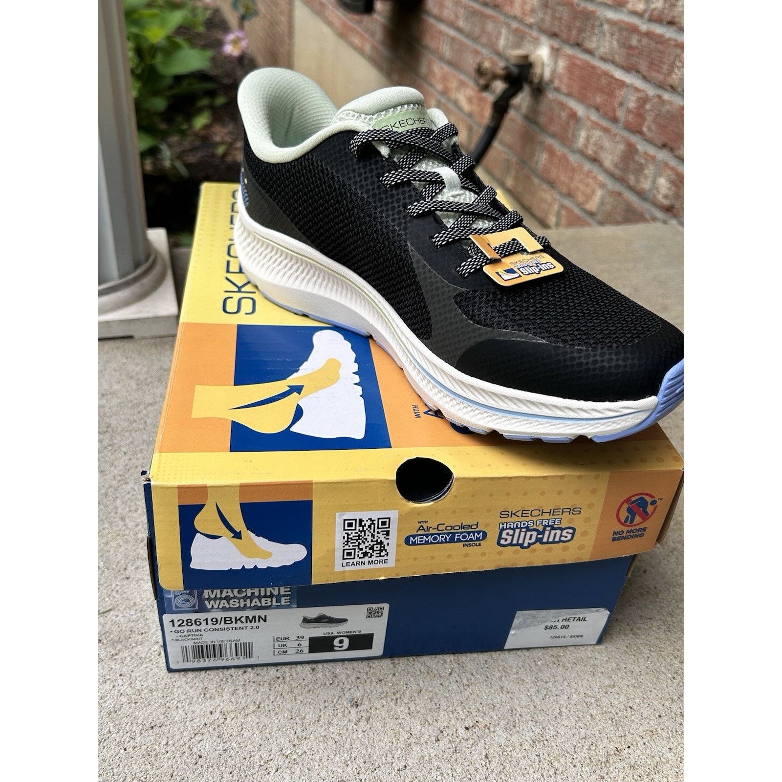 SKECHERS Woman's Shoes SKECHERS Go Run 2.0 Captiva Slip-Ins Sz 9 Size US 9 / IT 39 - 8 Thumbnail