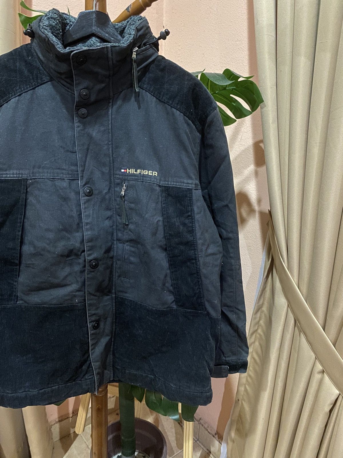 Tommy Hilfiger Vintage Tommy Hilfiger Black Corduroy Panel Winter Jacket Size US M / EU 48-50 / 2 - 4 Thumbnail
