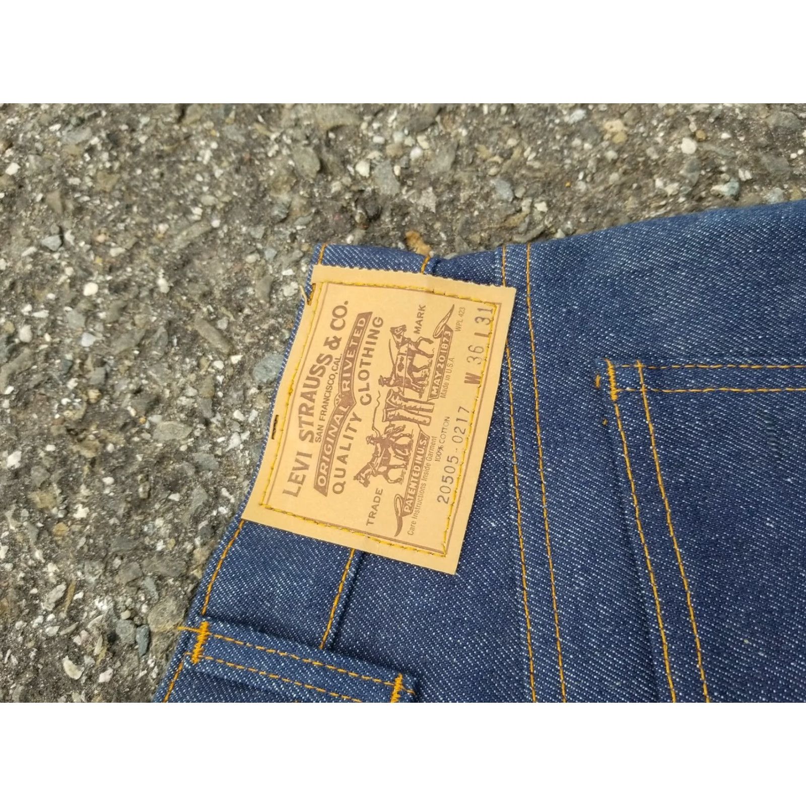 Levi's VINTAGE Levi's Jeans 20505 0217 36x31 Denim Dark Blue NOS Orange Tab Mens Jeans 1970s USA Size US 36 / EU 52 - 7 Thumbnail