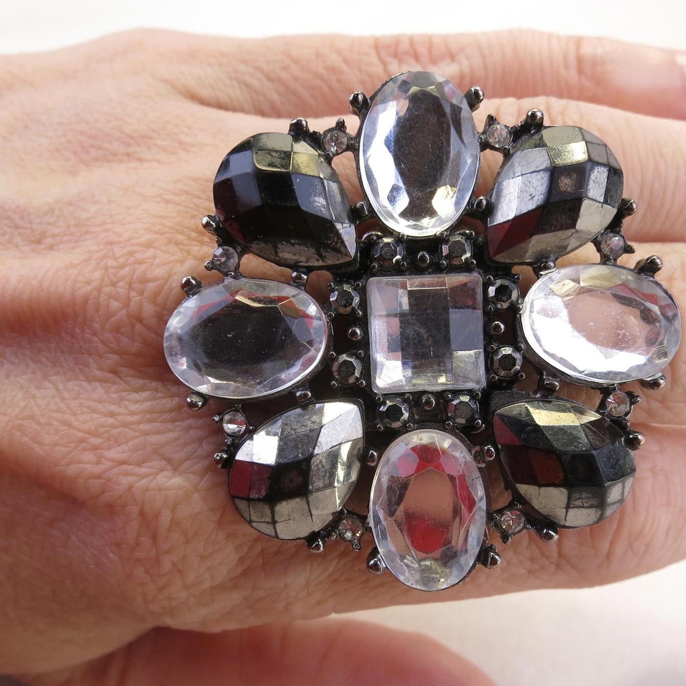 Other Large Statement Ring Black & Clear Rhinestones Elastic Band Size ONE SIZE - 3 Thumbnail