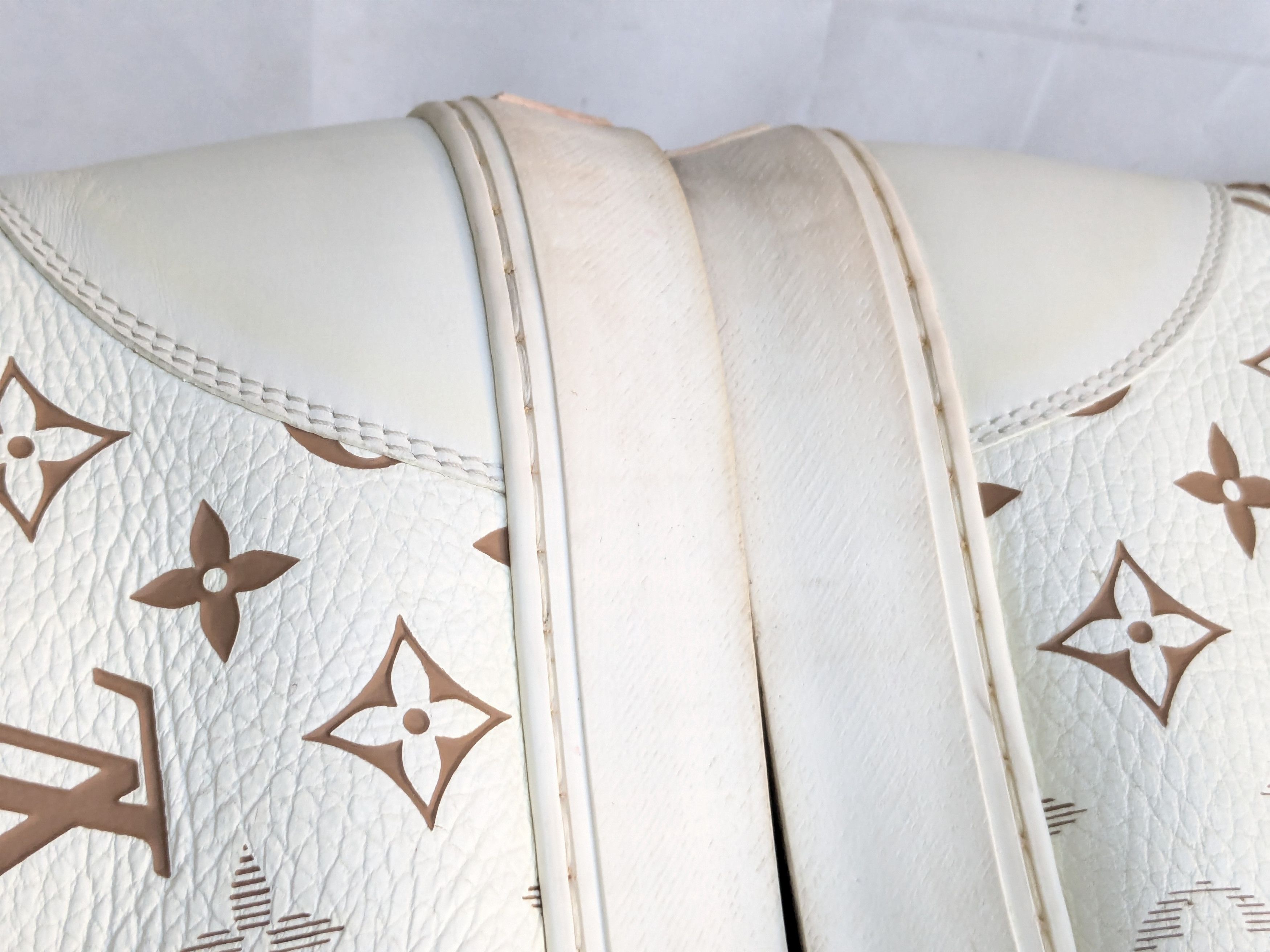 Louis Vuitton Louis Vuitton Sneakers White 10 Monogram Logo High Tops Size US 10 / EU 43 - 13 Thumbnail
