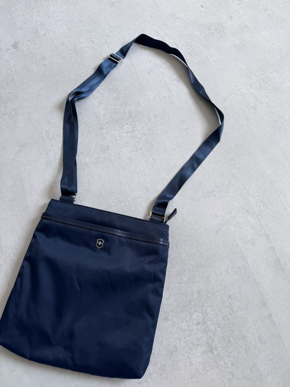 Victorinox Victorinox Geneva Nylon Y2K Switzerland Regular Shoulder Bag Size ONE SIZE - 3 Thumbnail