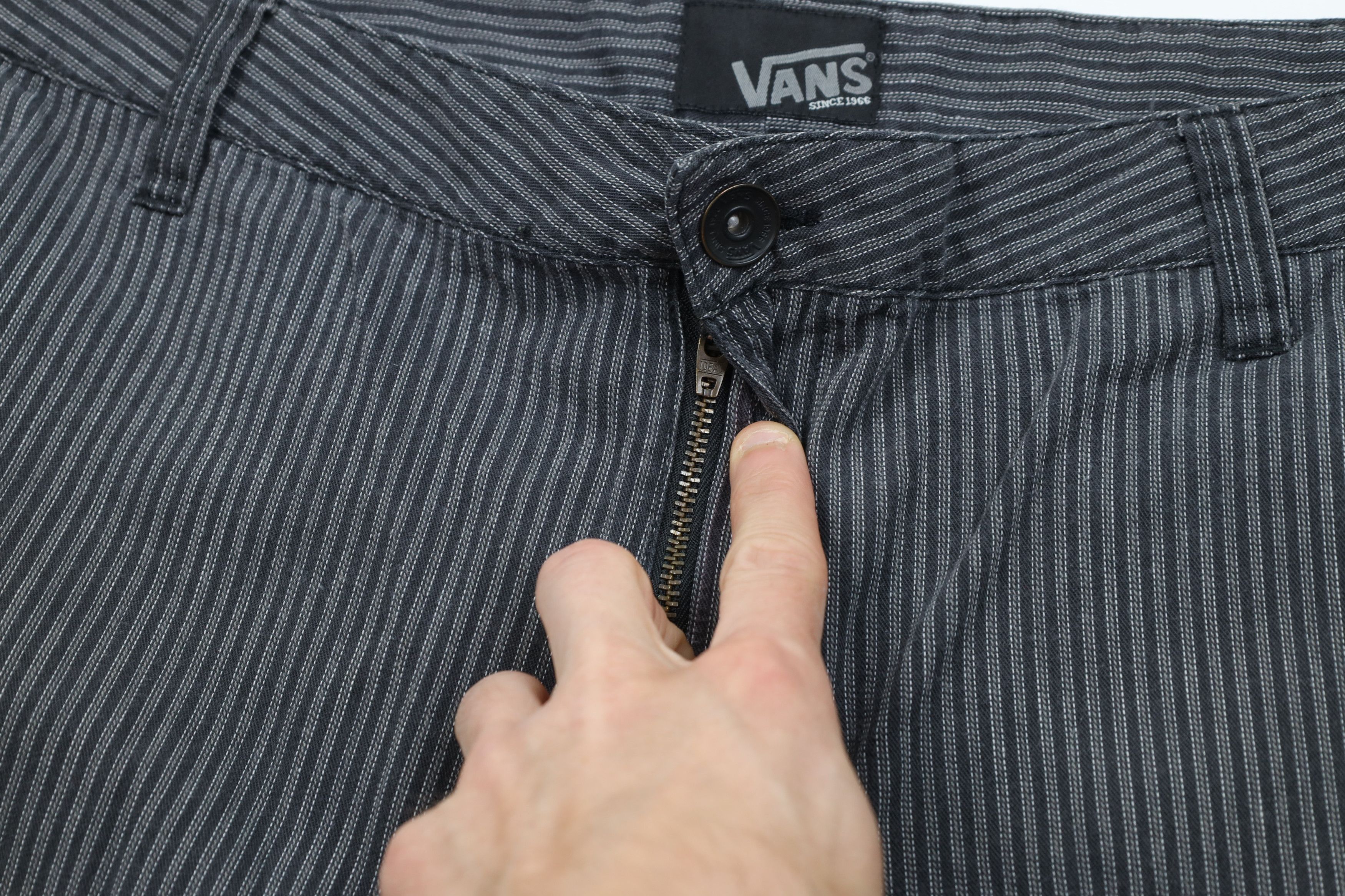 Vans Vintage Vans Skateboarding Striped Baggy Fit Shorts Gray Size US 38 / EU 54 - 7 Thumbnail