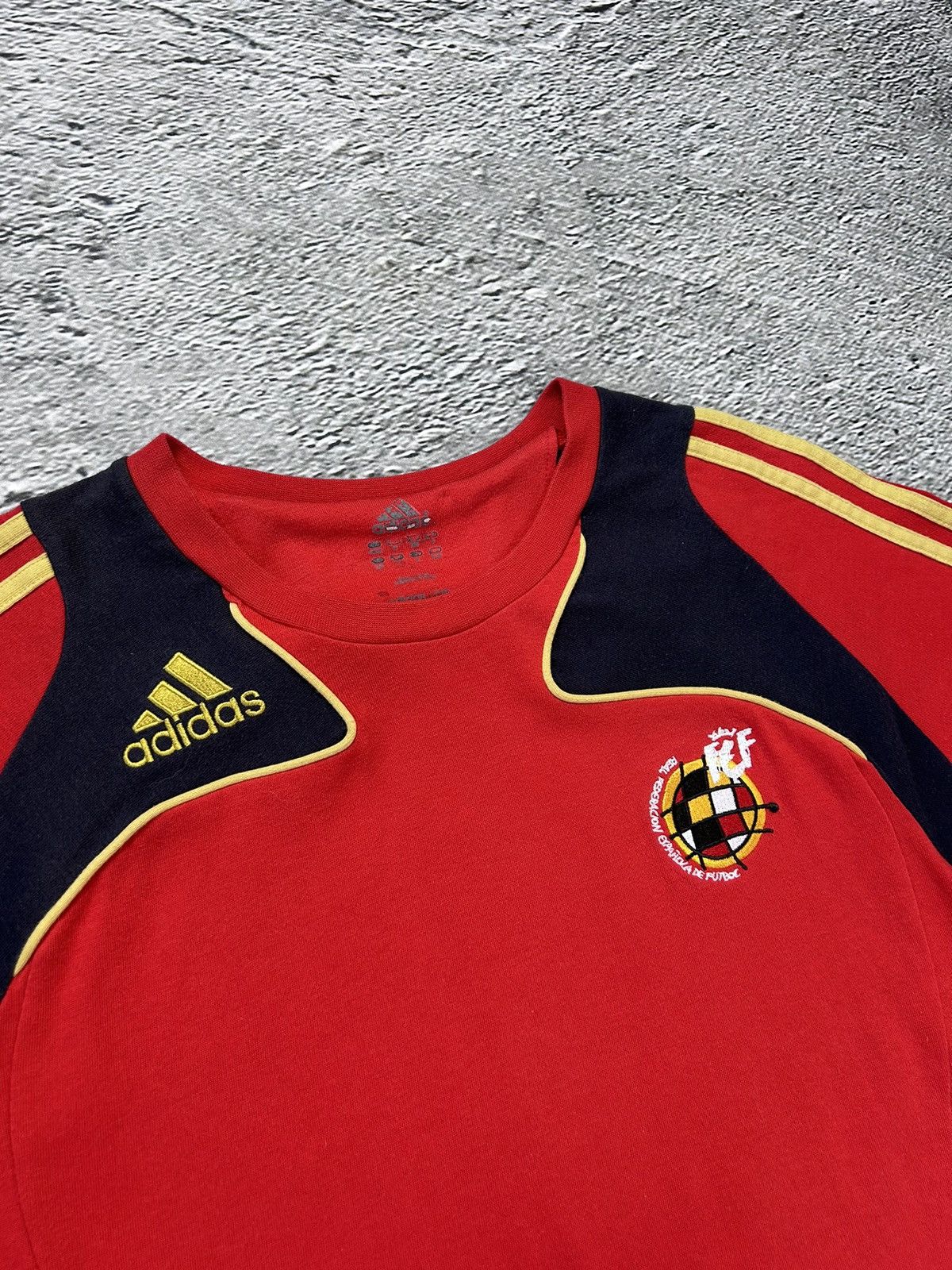 Adidas × Vintage Spain vintage Adidas t-shirt Jersey red football 2008 Size US M / EU 48-50 / 2 - 2 Thumbnail