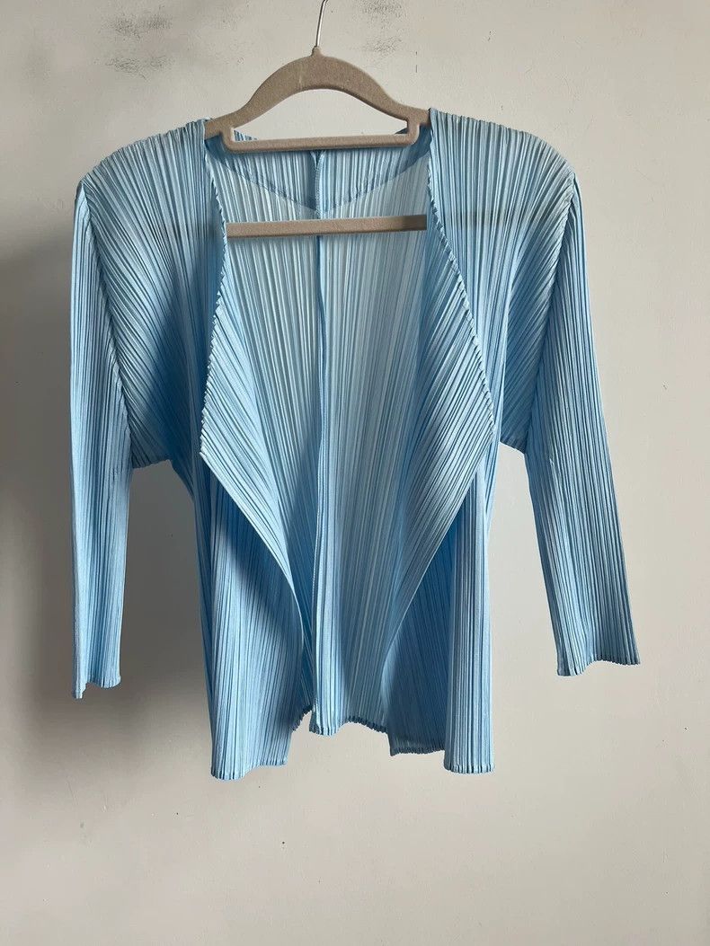 Issey Miyake Issey Miyake size:4 Blue pleated cardigan Size S / US 4 / IT 40 - 1 Thumbnail