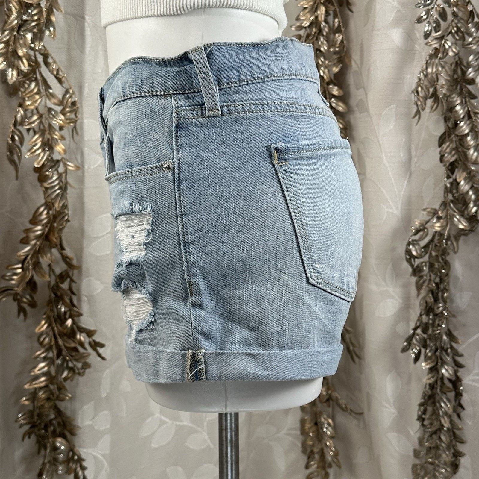 Old Navy Old Navy Boyfriend Denim Shorts Size 8 Light Wash Distressed Size 29" - 5 Thumbnail