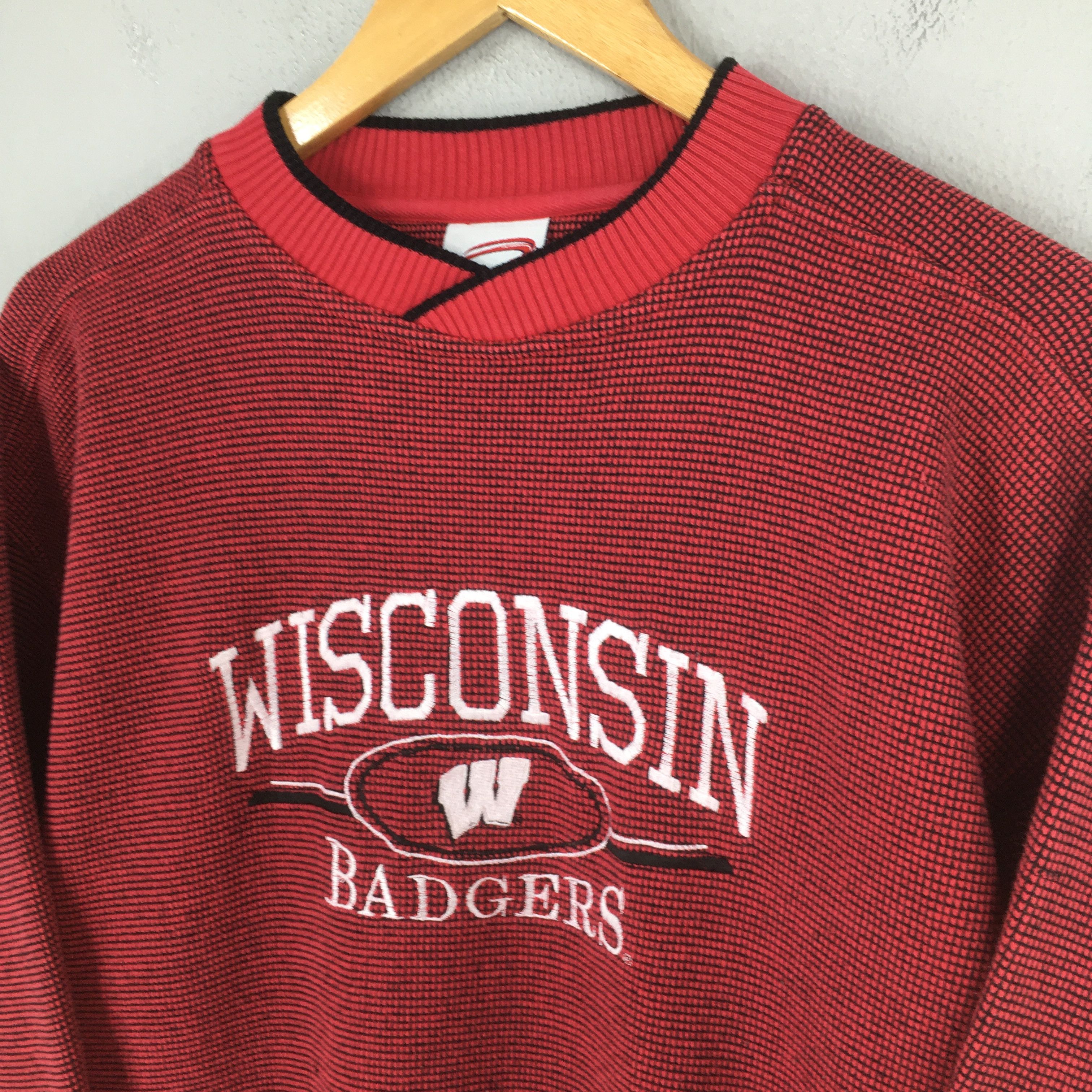 NCAA × Vintage Vintage Wisconsin Badgers Ncaa Football Sweatshirt Large Size US L / EU 52-54 / 3 - 3 Thumbnail