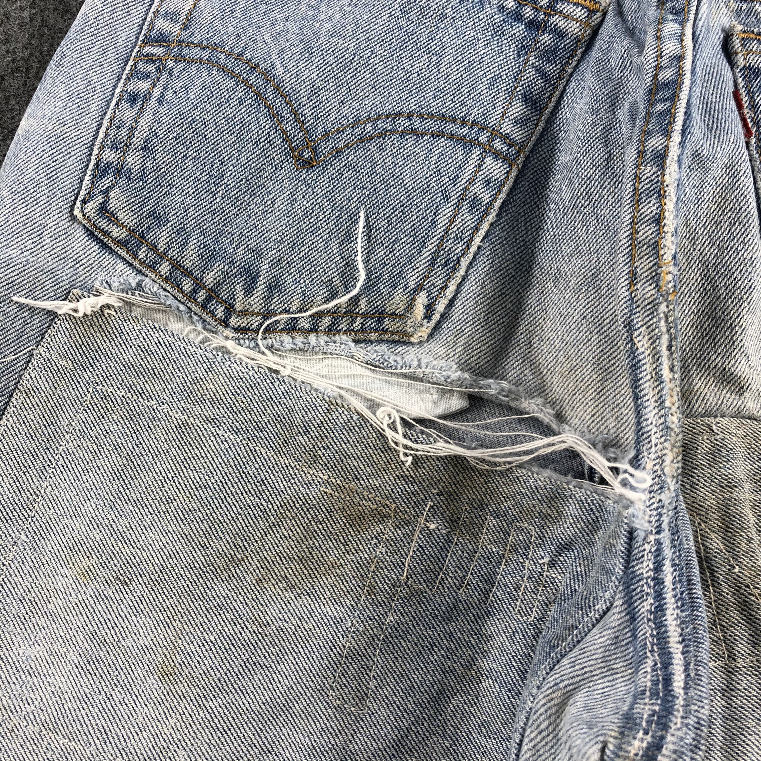 Levi's Vintage 90s Light Wash Levis 501 Jeans-J1478 Size US 28 / EU 44 - 8 Thumbnail