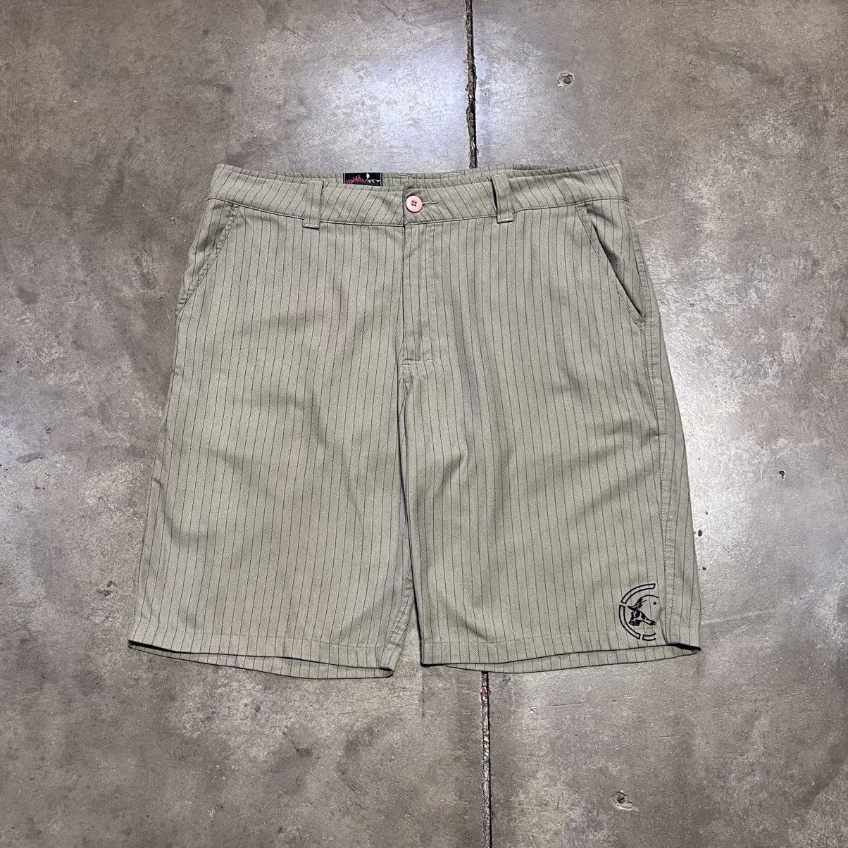 Vintage Vintage Y2K Metal Mulisha Pinstripe Shorts Embroidered Skate Size US 38 / EU 54 - 1 Thumbnail