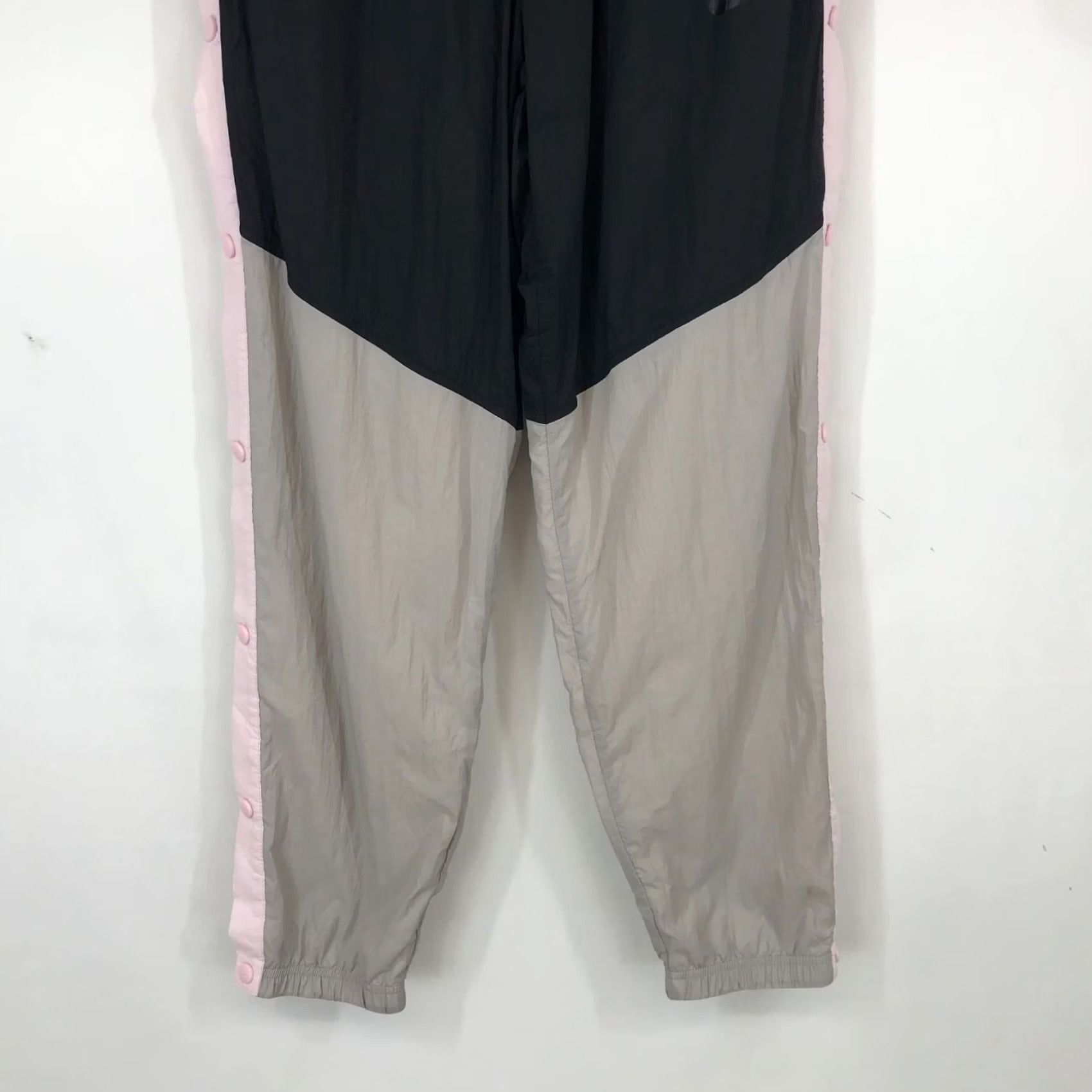 Nike Nike Women's Medium Multicolor 100% Nylon Windrunner Snap Pants AR3082-013 Size 32" / US 10 / IT 46 - 3 Thumbnail