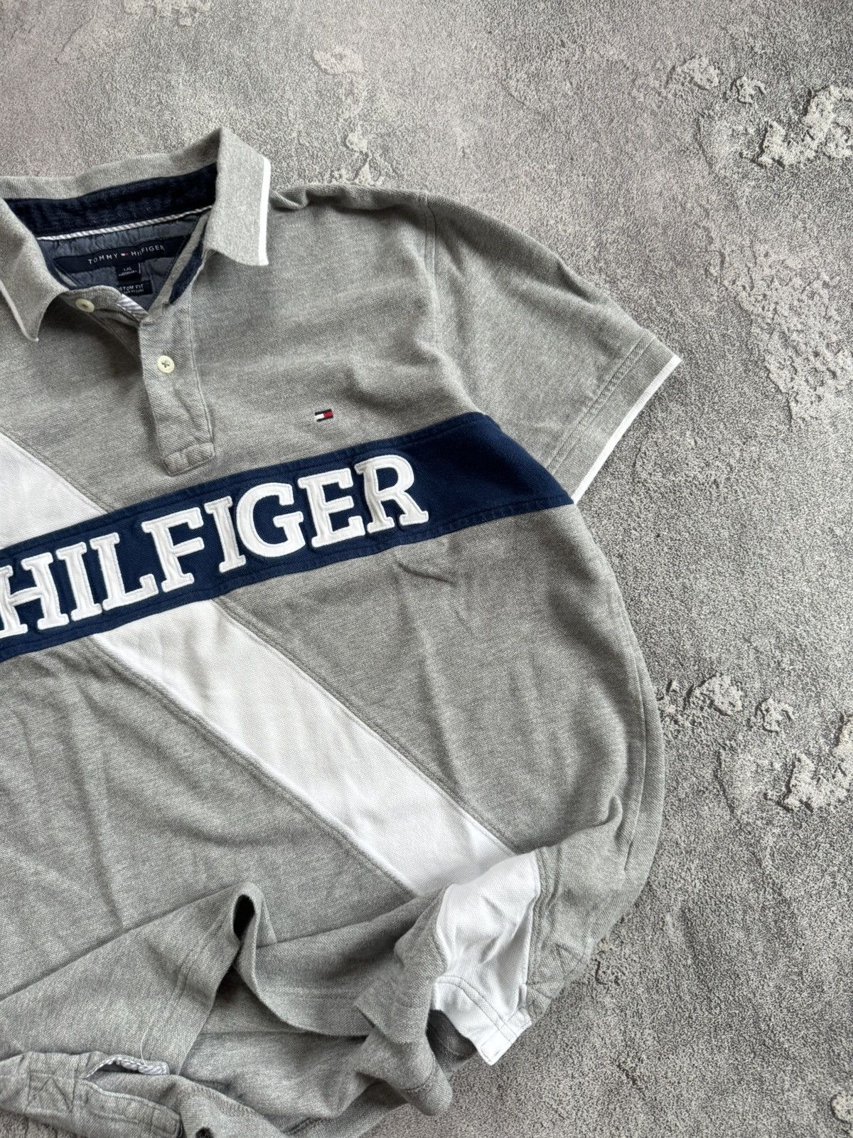 Tommy Hilfiger × Vintage Tommy Hilfiger L big logo polo tee T-shirt jersey rugby Size US L / EU 52-54 / 3 - 3 Thumbnail