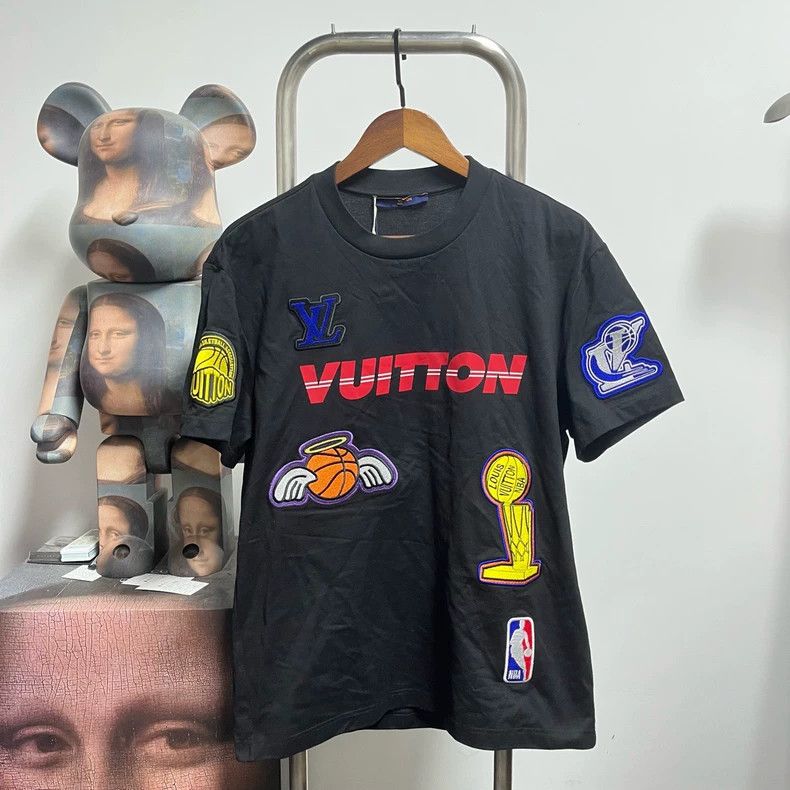 Louis Vuitton Louis Vuitton Embroidered NBA short sleeves 2504-Nextarrow Size US S / EU 44-46 / 1 - 1 Thumbnail