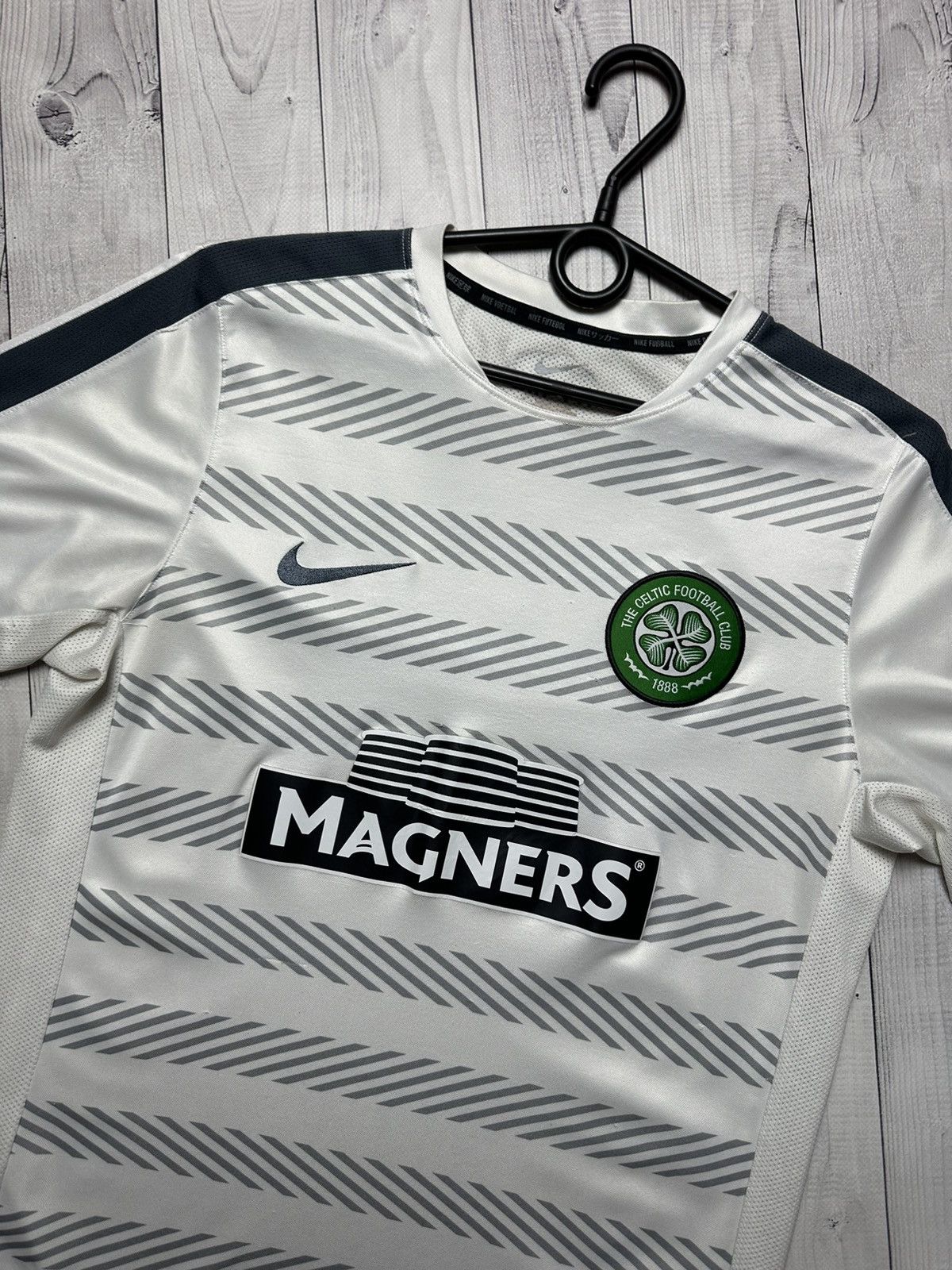Nike × Vintage Vintage Nike Celtic soccer jersey size M logo Size US M / EU 48-50 / 2 - 3 Thumbnail
